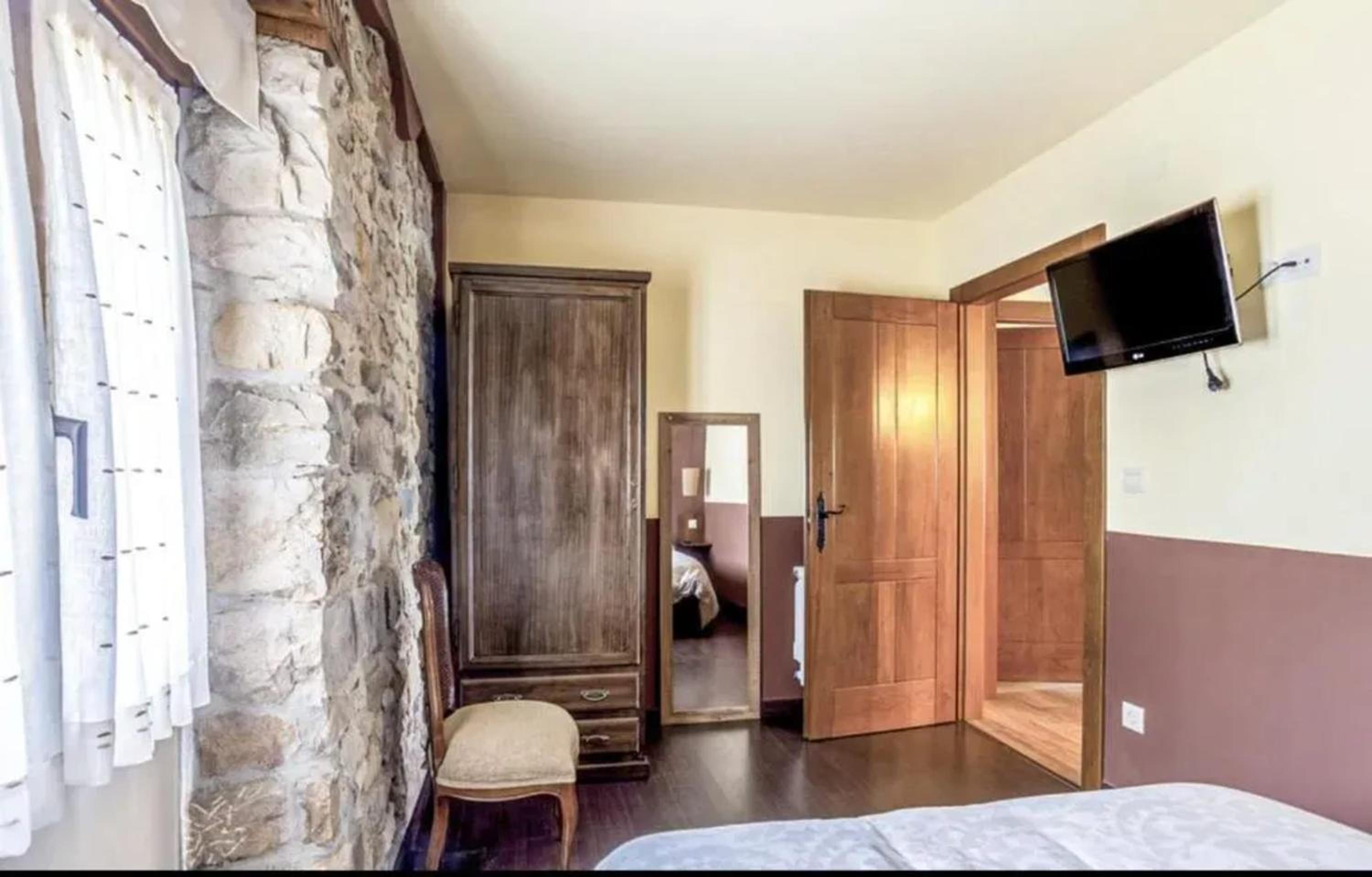 Cozy Apartment in Veguilla with Terrace 53 m² view 5