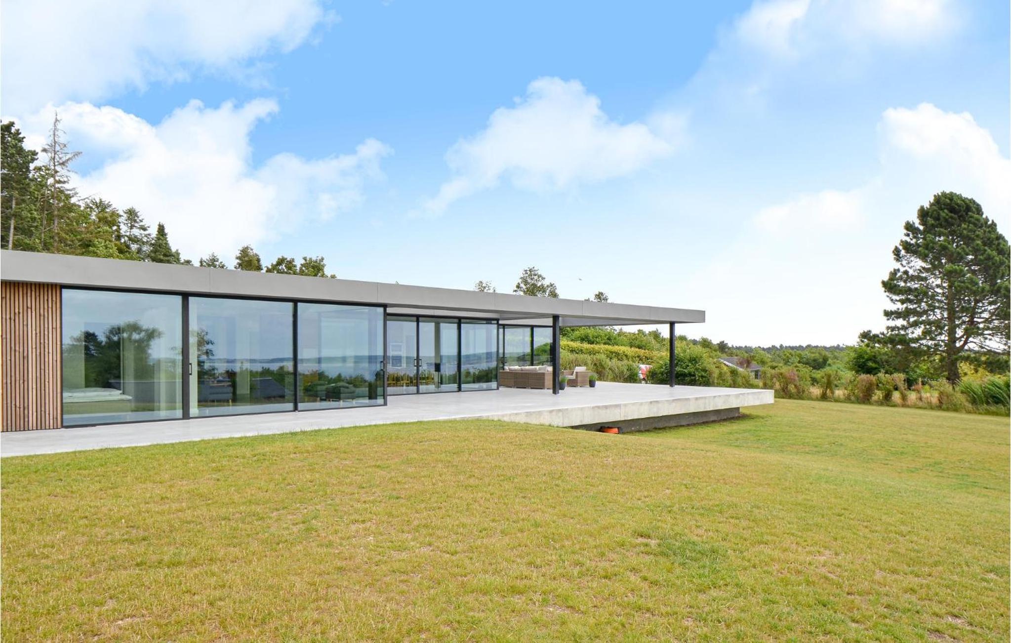 Amazing Home In Ebeltoft With Wifi