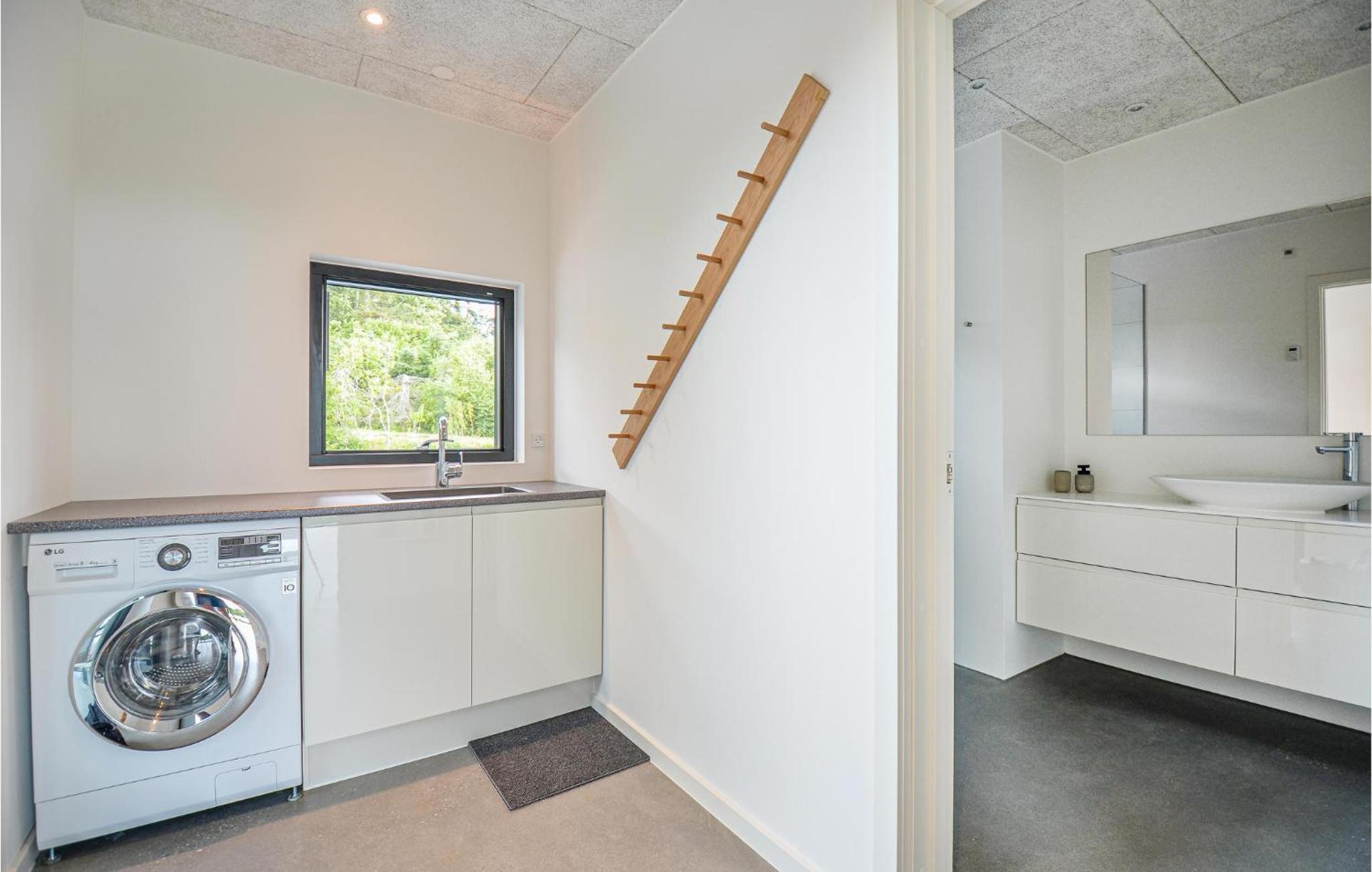 Amazing Home In Ebeltoft With Wifi