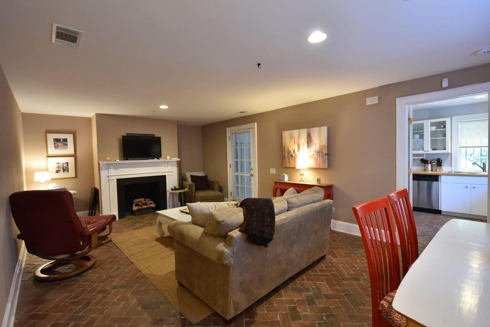 321 E Congress Garden view 3