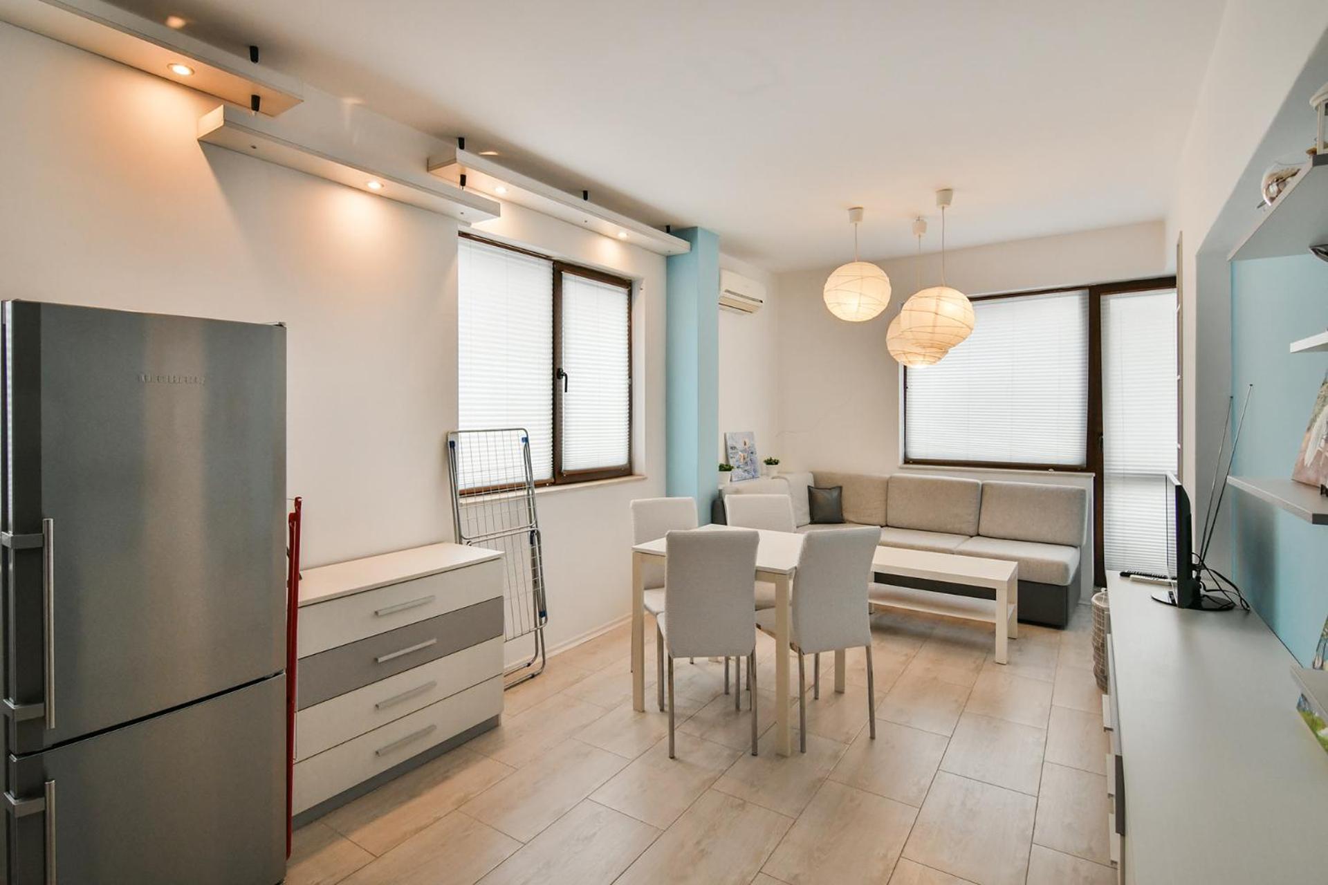 Central gem for 2 next to beach