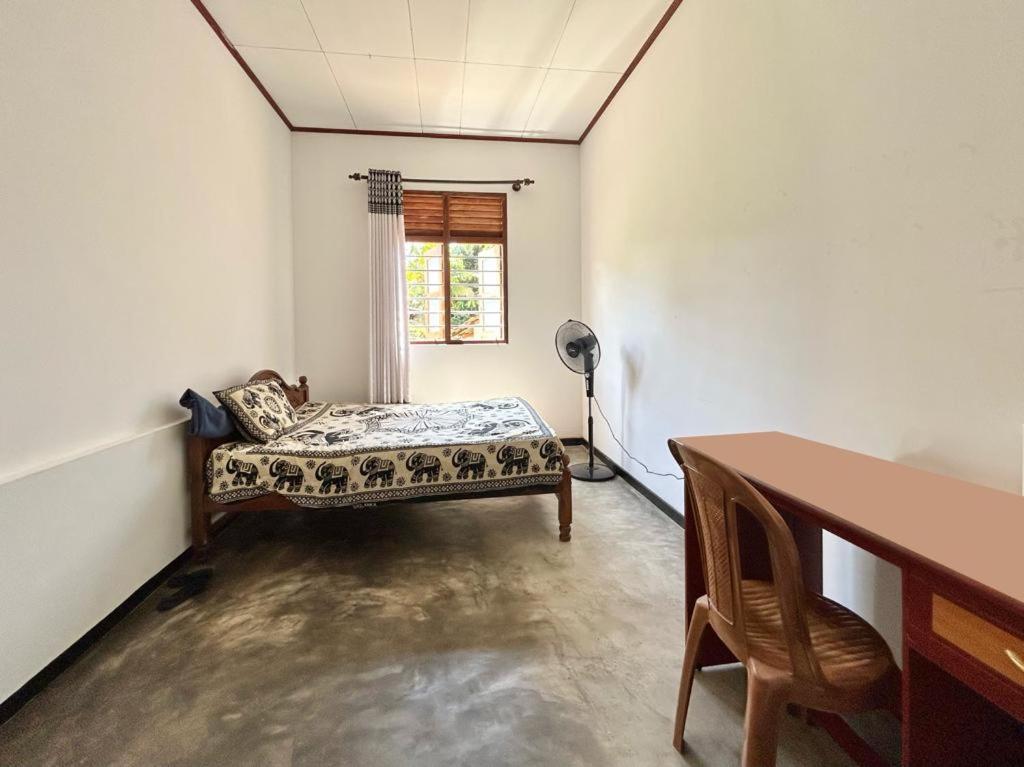 chathu's villa hikkaduwa, fiber, 2BR, 2queen bed view 4