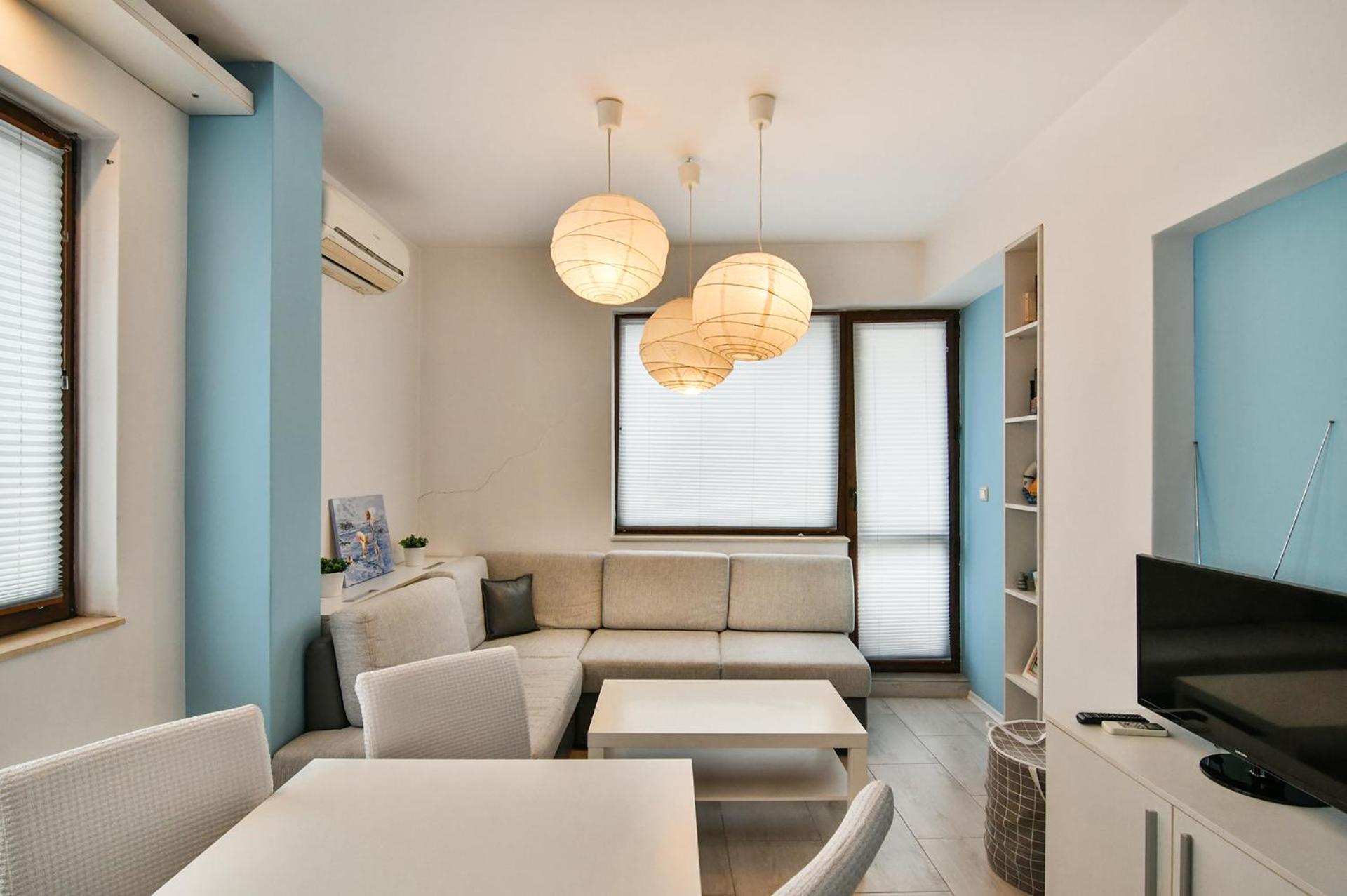 Central gem for 2 next to beach