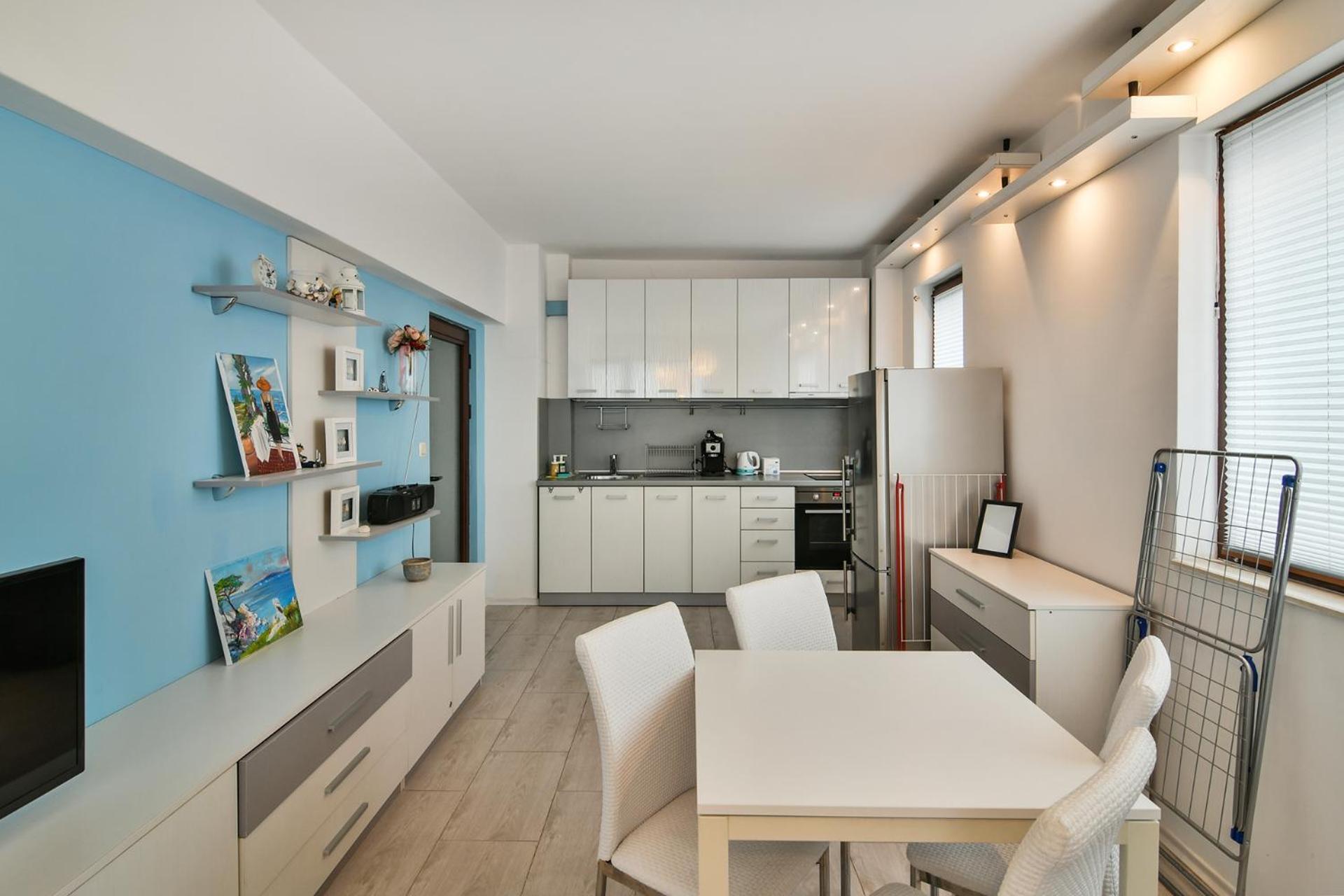 Central gem for 2 next to beach
