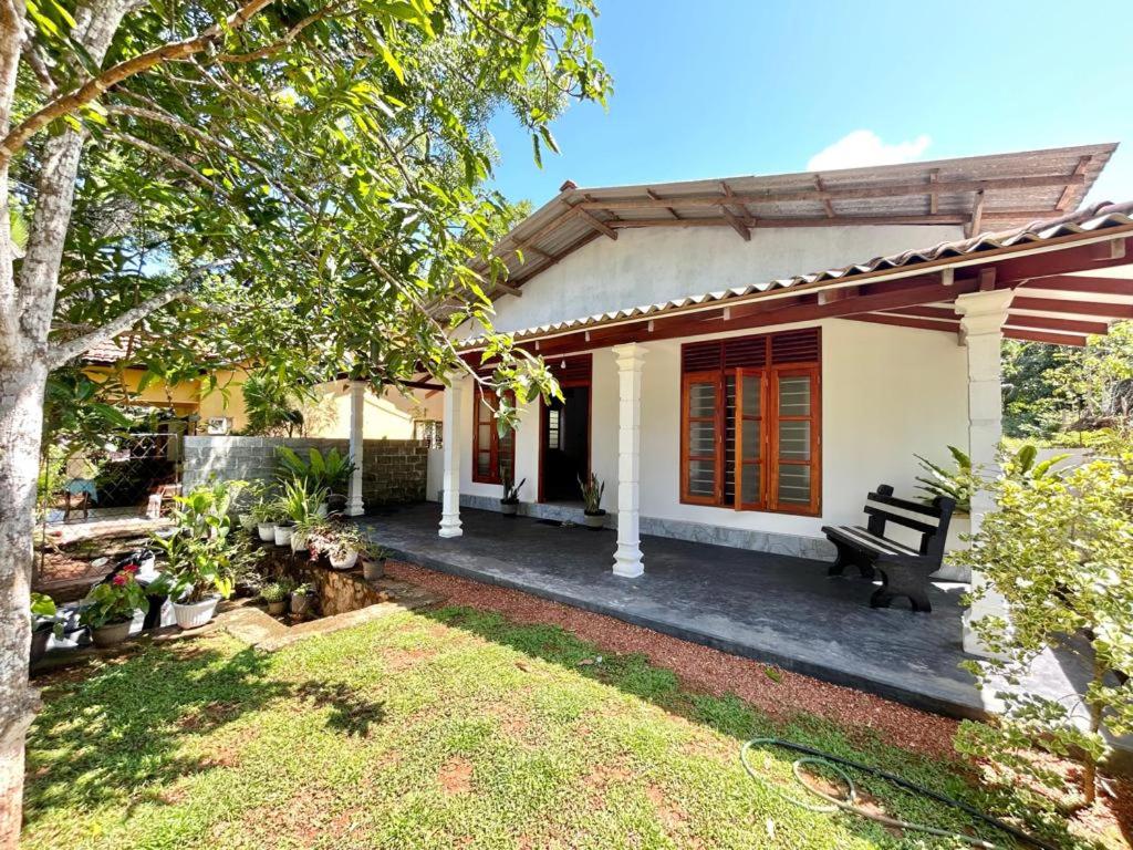 chathu's villa hikkaduwa, fiber, 2BR, 2queen bed view 2