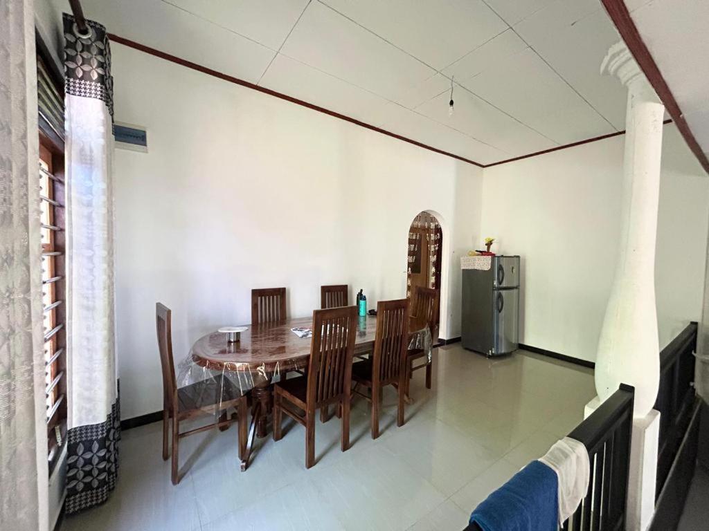 chathu's villa hikkaduwa, fiber, 2BR, 2queen bed view 5