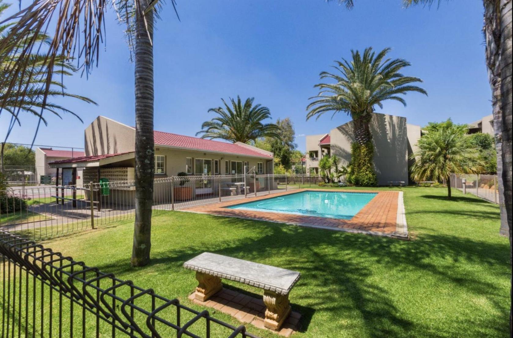 NEW Modern & Comfortable Retreat Near OR Tambo Airport