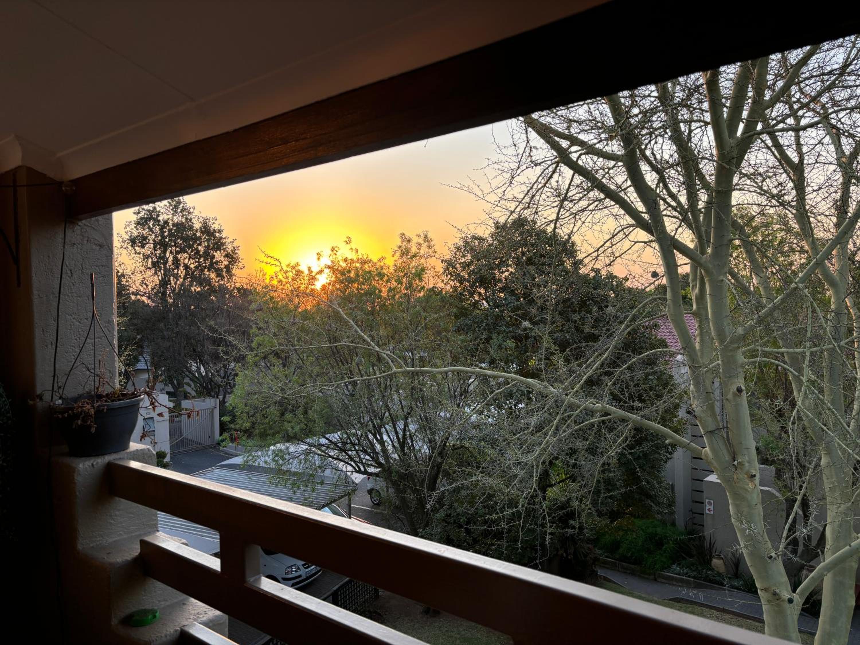 NEW Modern & Comfortable Retreat Near OR Tambo Airport