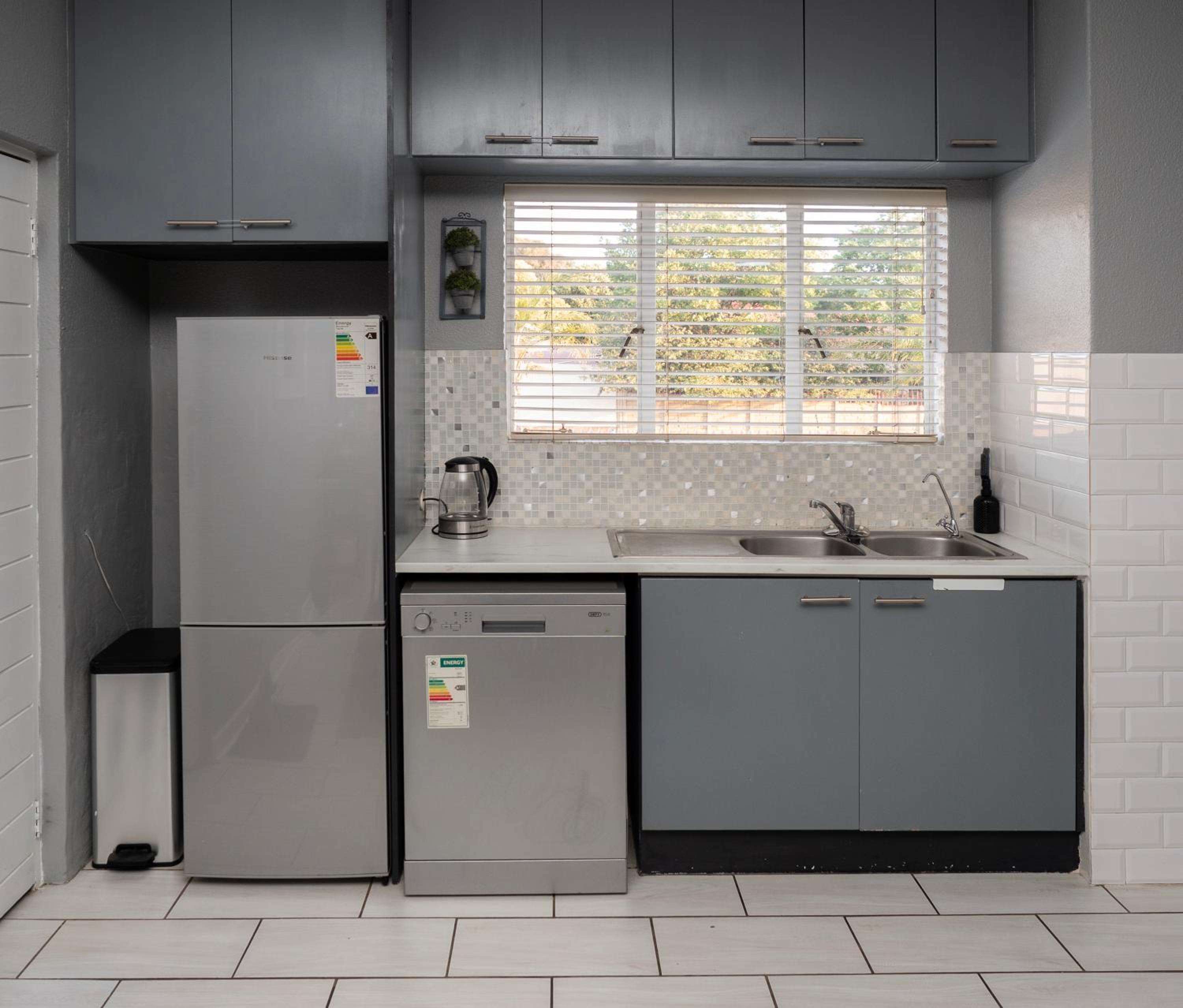 NEW Modern & Comfortable Retreat Near OR Tambo Airport