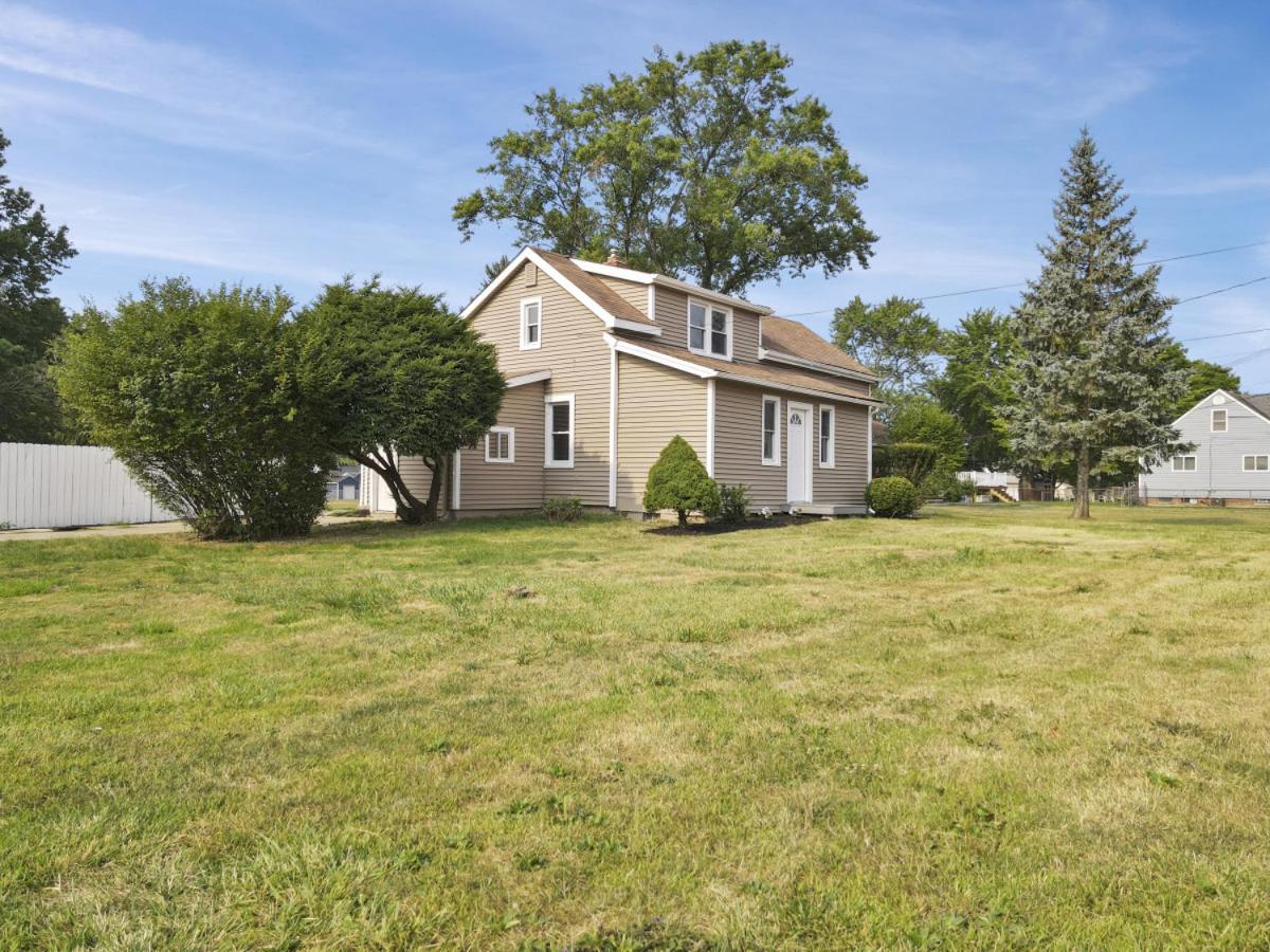 Beautiful Brookpark House view 4