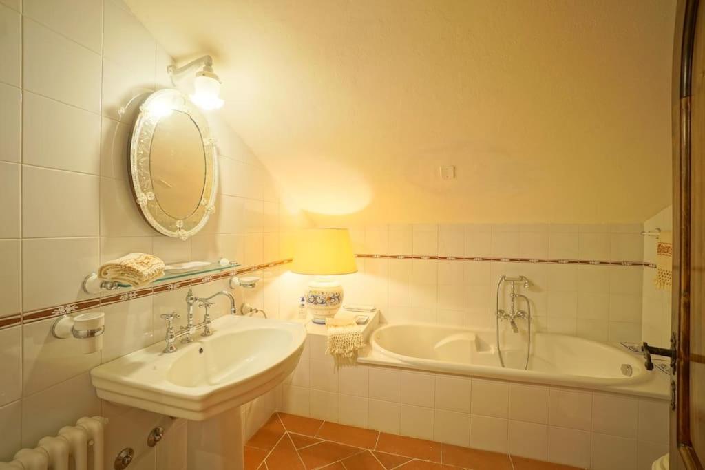 Tenuta d'Elci - Relax e Piscina nel Bosco