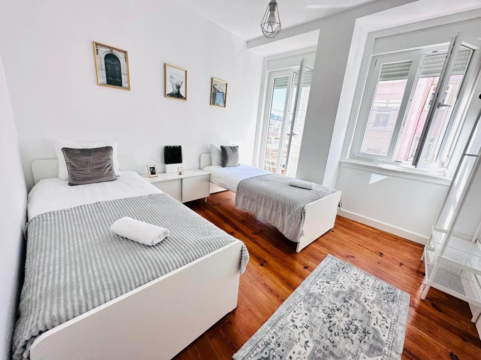 Lisbon 87 City Center Flat Ideal for Groups and Families view 3