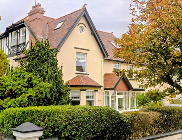 Hotel Brigstock House - Image 1