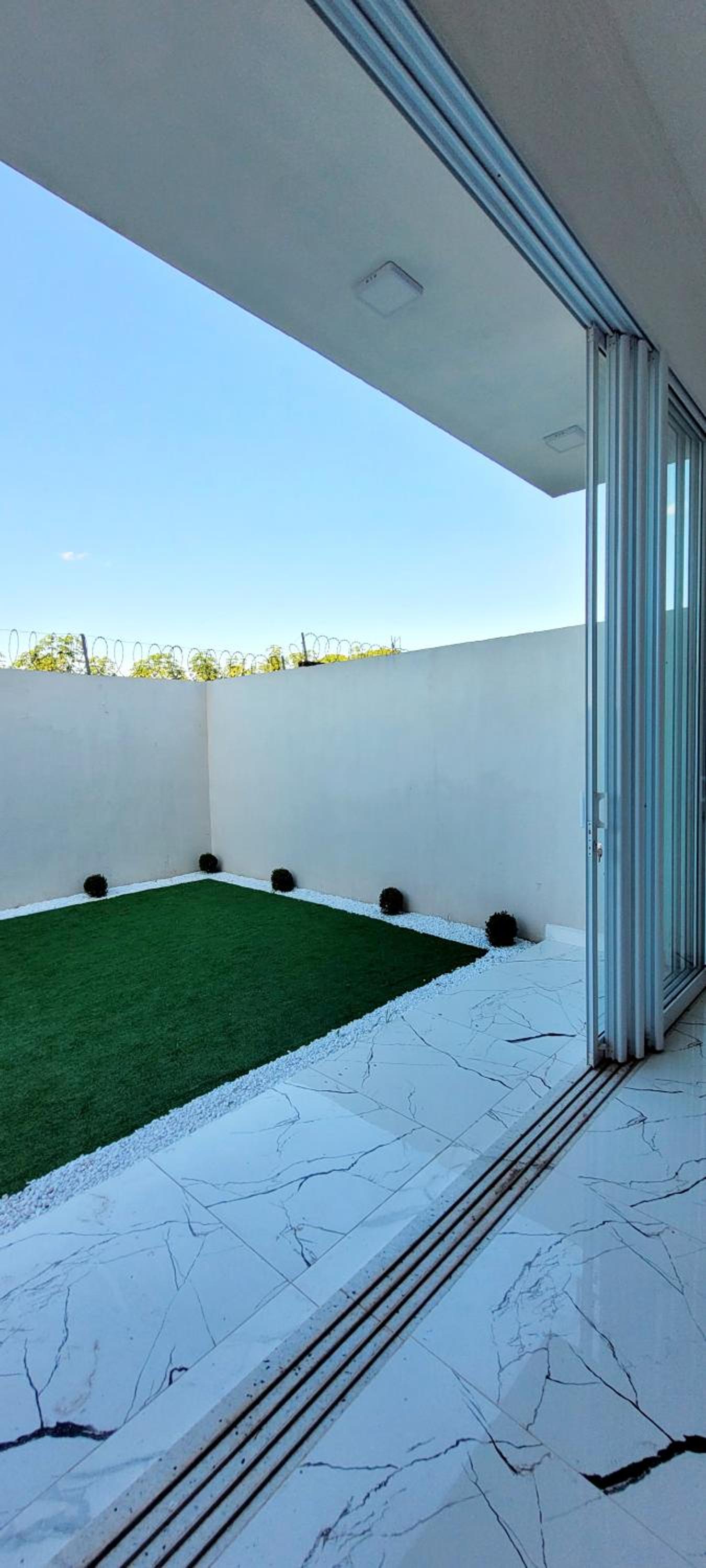 Carvalho House I