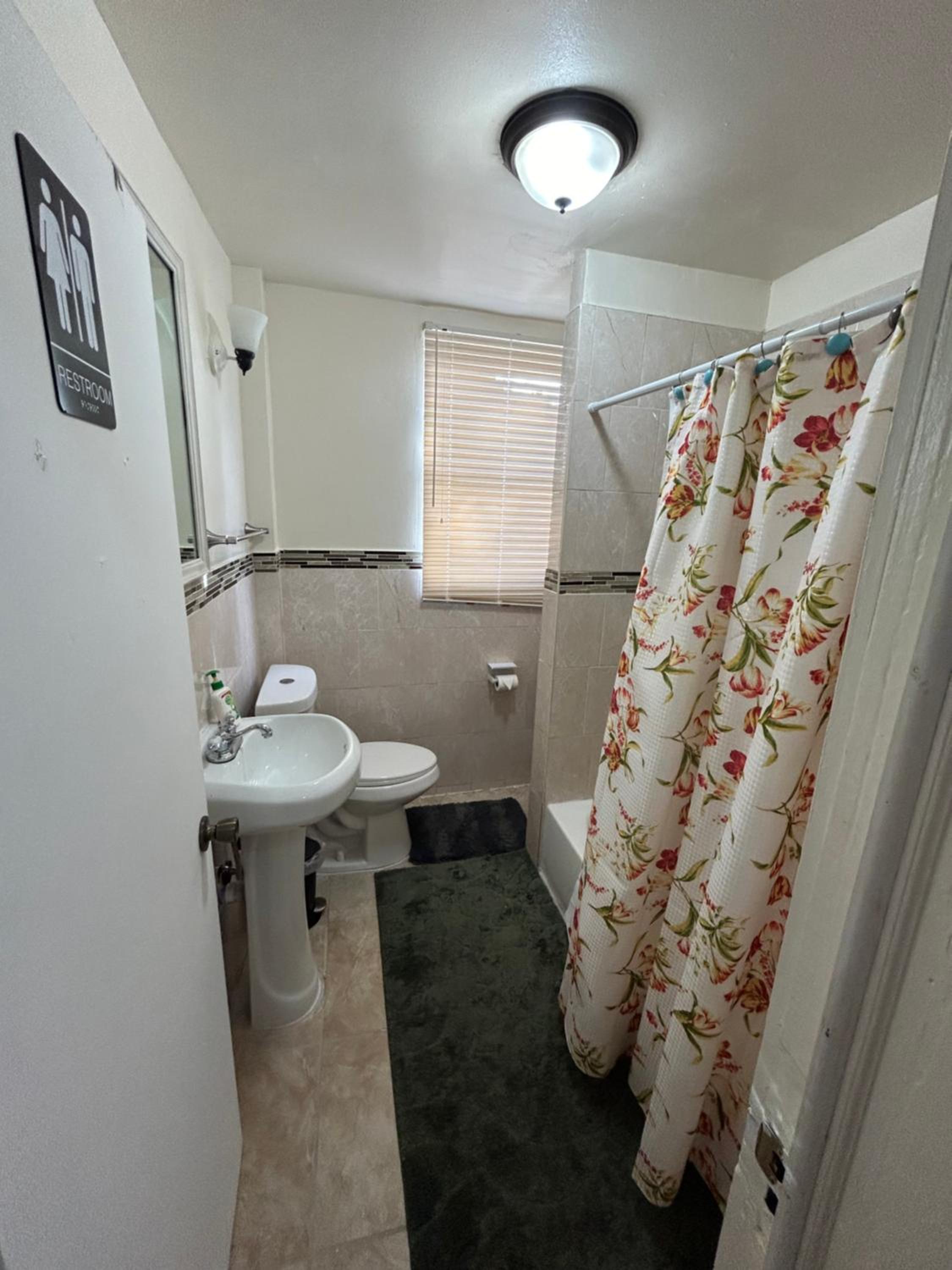 2F4-Chelsea Suites In-Unit washer dryer and TV, photo 12