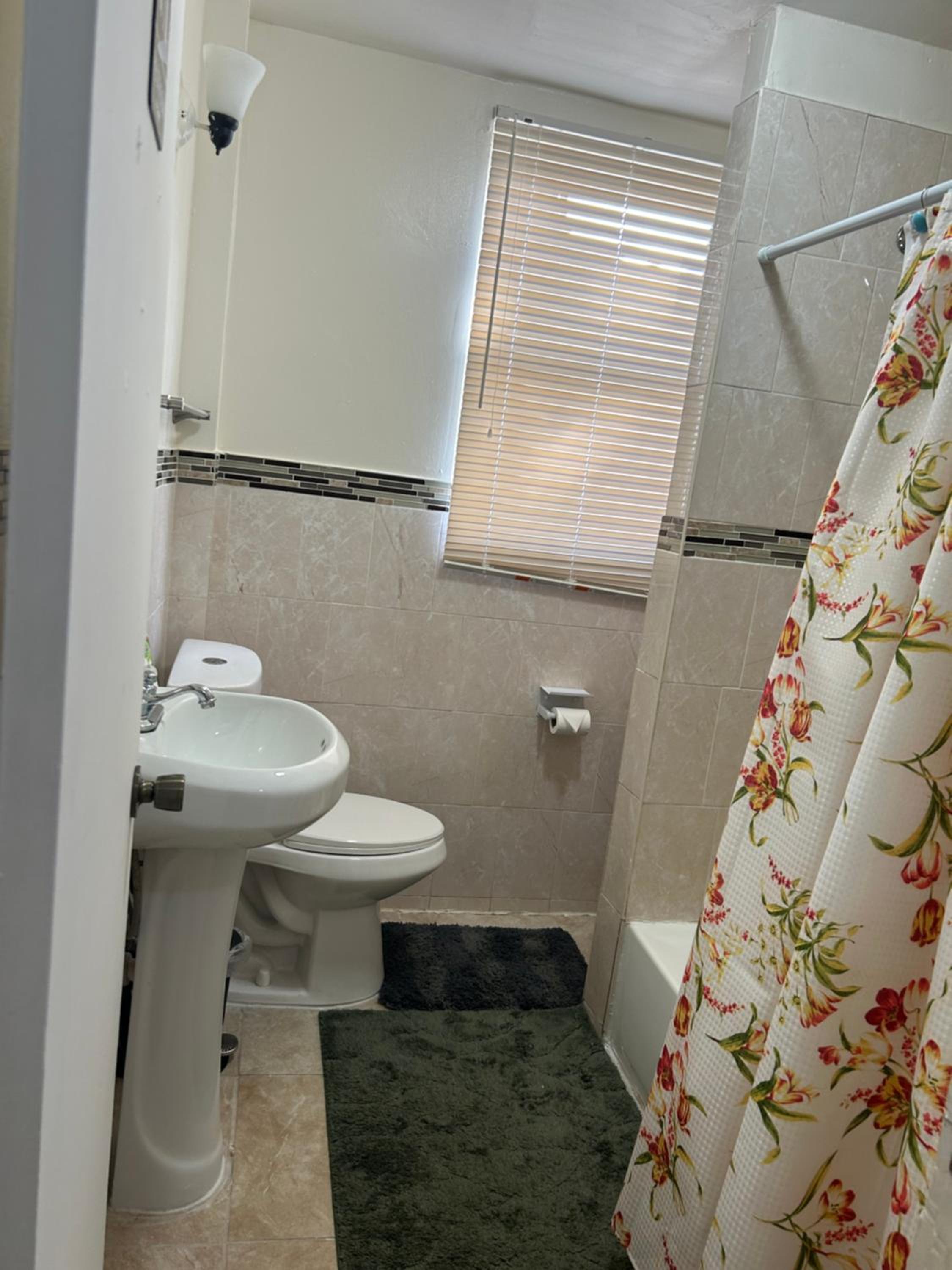 2F4-Chelsea Suites In-Unit washer dryer and TV, photo 17