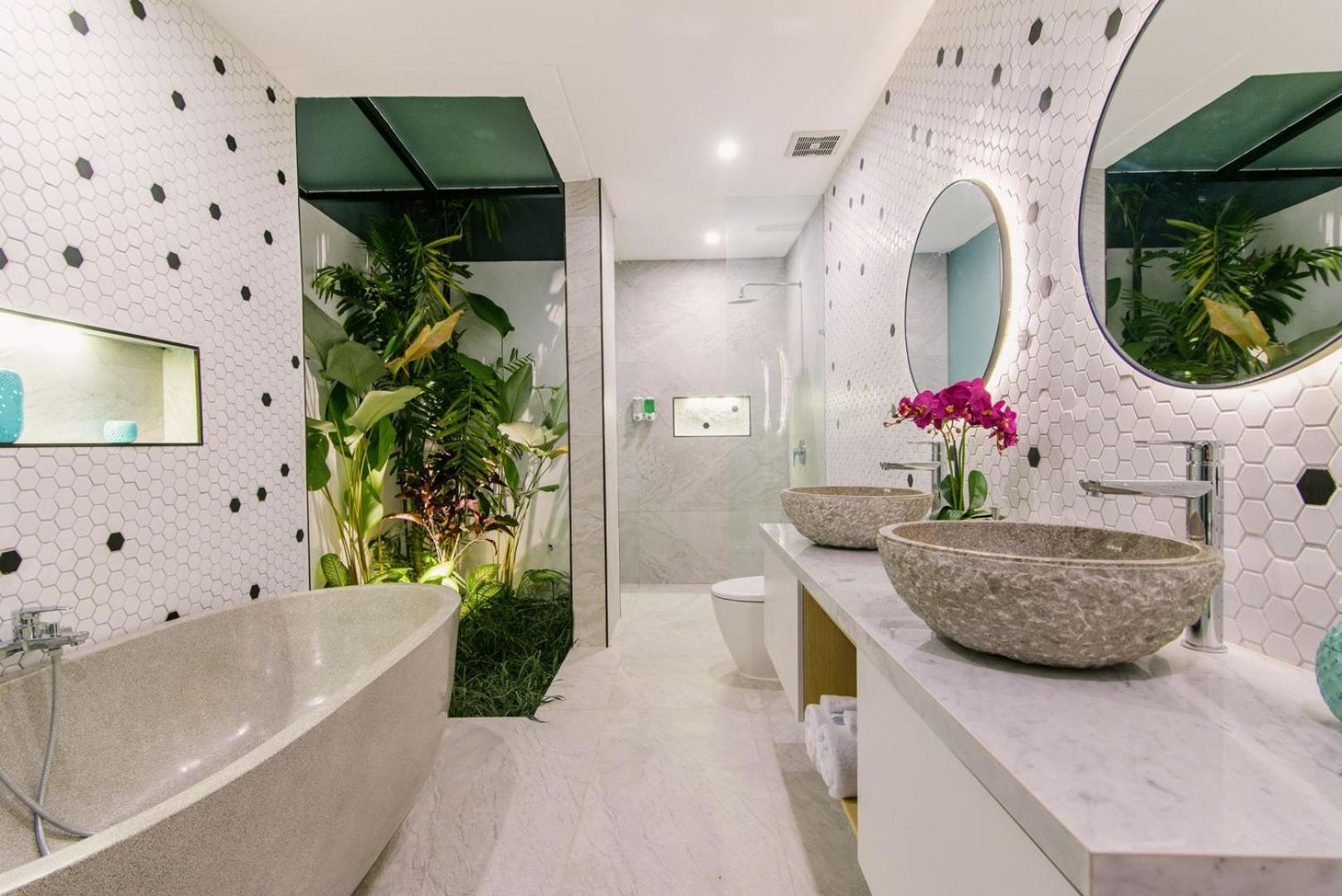 Stylish 4Bed Luxury Villa with Private Pool Access view 5