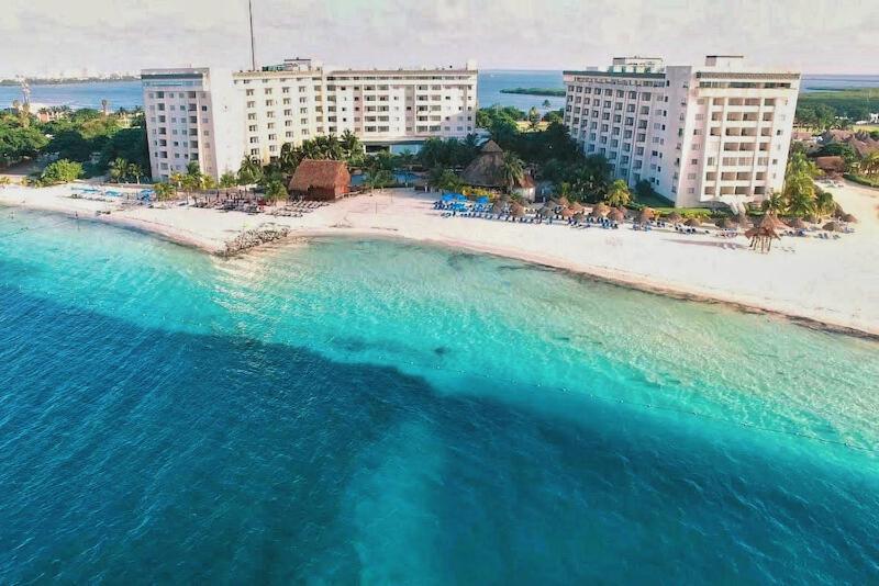 Oceanfront Paradise in Cancun Hotel Zone