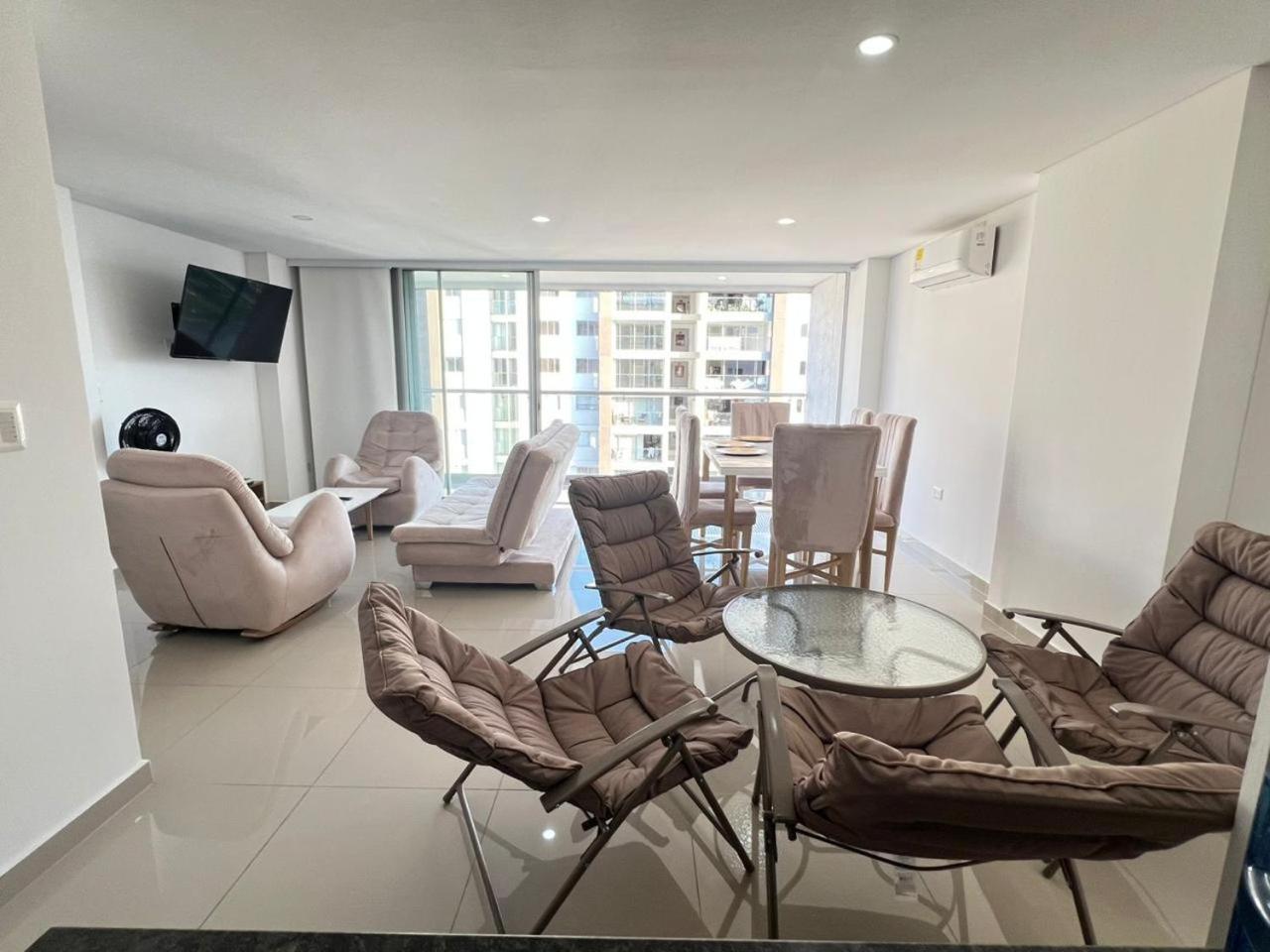 Apartamento Moderno Con Excelente Vista, Piscina, excepto los lunes por mantenimiento y Parqueadero privado, ubicado en Neiva