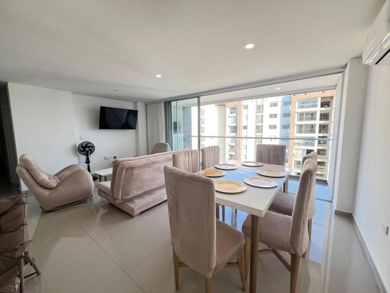 Apartamento Moderno Con Excelente Vista, Piscina, excepto los lunes por mantenimiento y Parqueadero privado, ubicado en Neiva