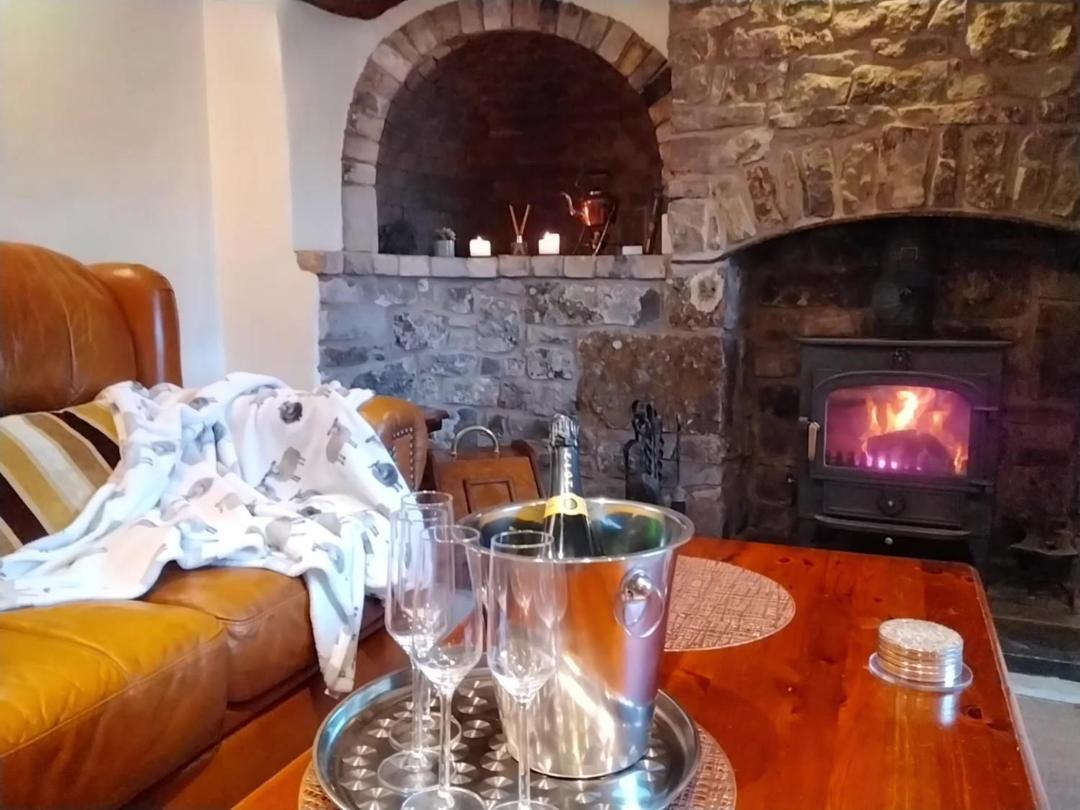 Cynynion Uchaf Farmhouse - 18th Century, Welsh Borders, Breathtaking Views