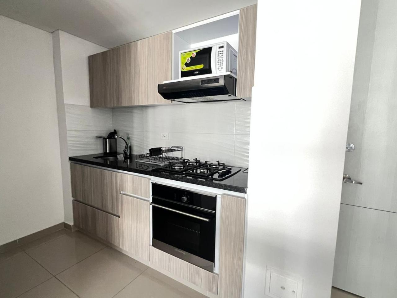 Apartamento Moderno Con Excelente Vista, Piscina, excepto los lunes por mantenimiento y Parqueadero privado, ubicado en Neiva