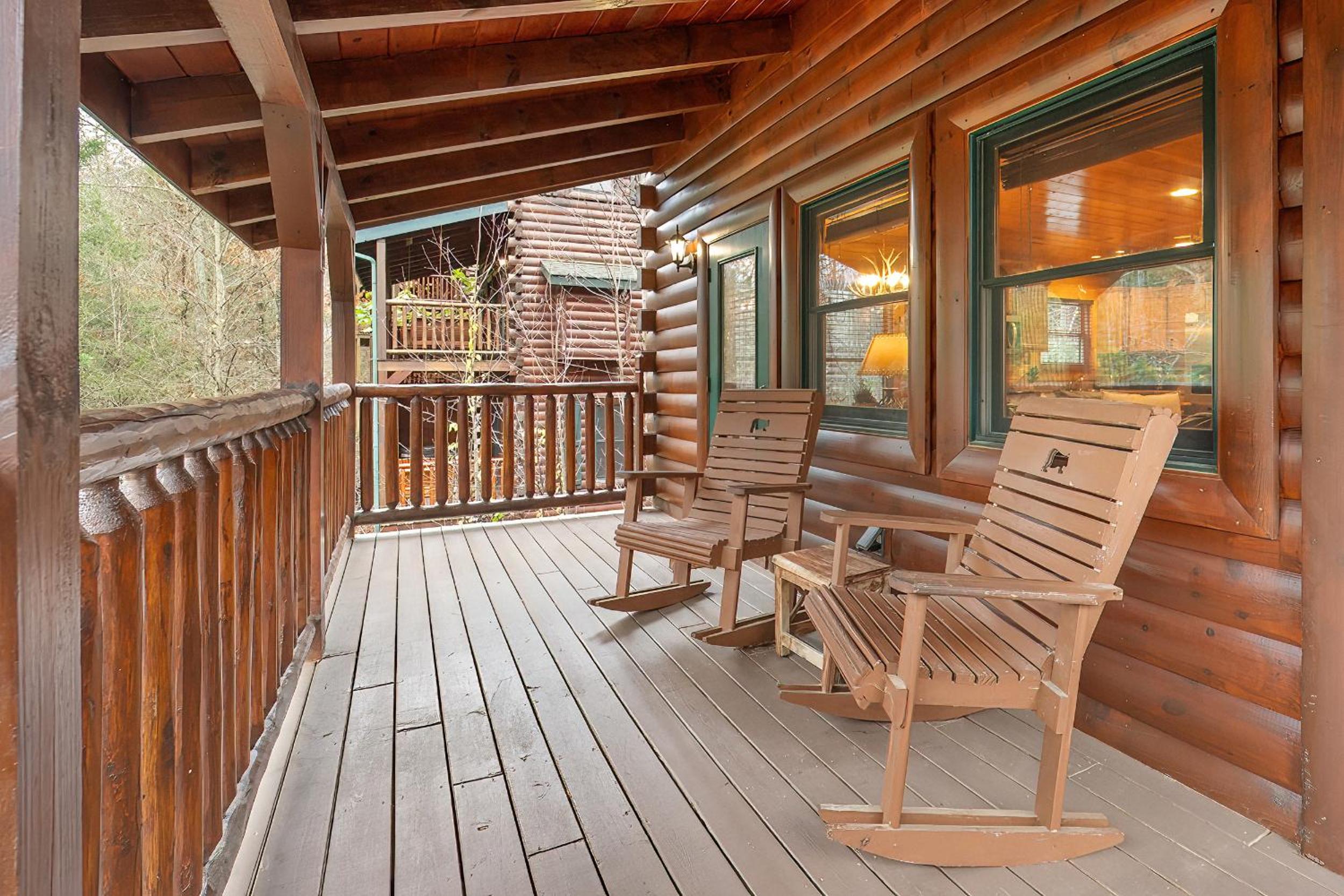Bear Path Lodge - HotTub, Pool Table, Arcade Machine, Fireplace - Minutes to Downtown Gatlinburg