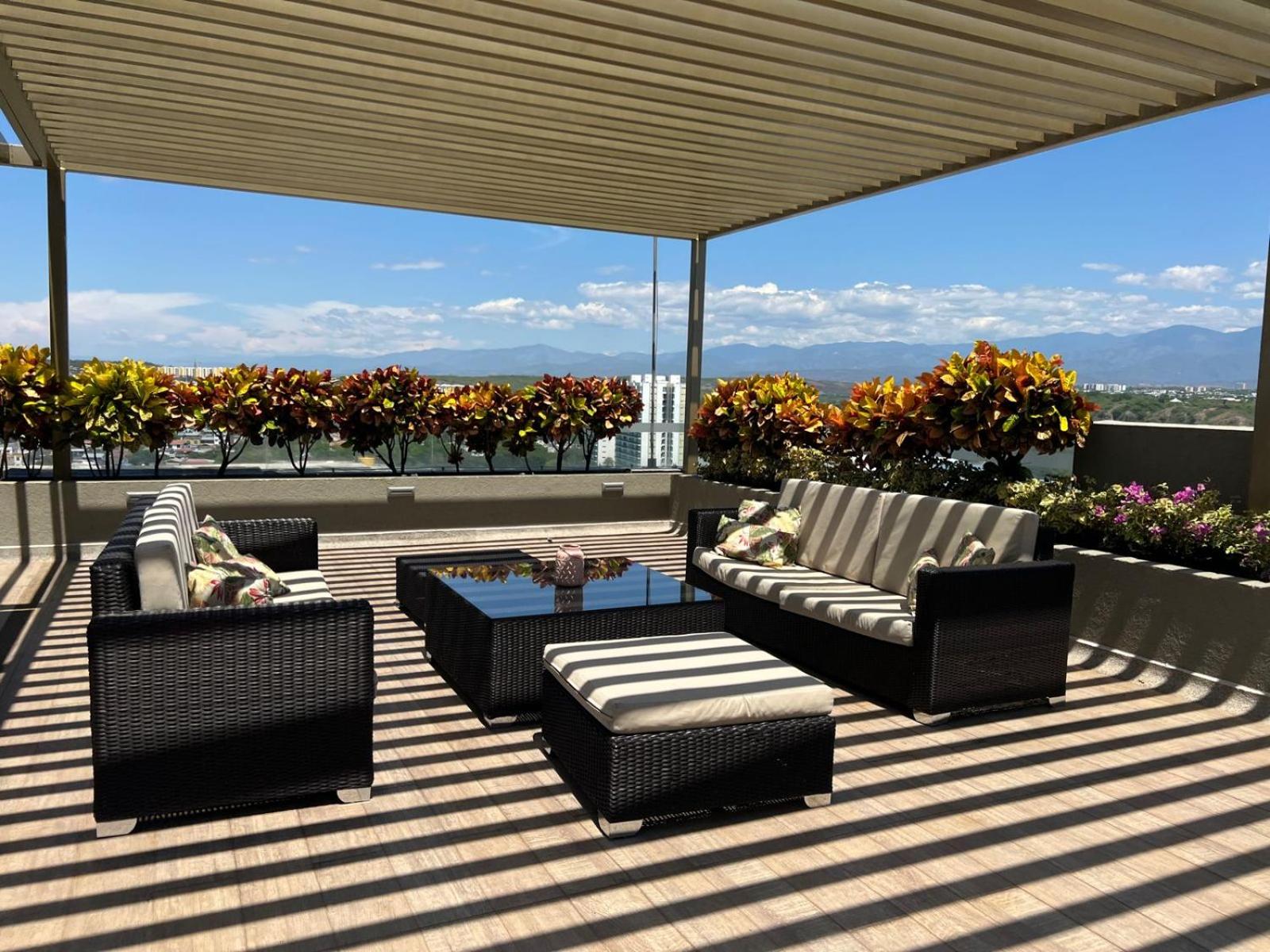 Apartamento Moderno Con Excelente Vista, Piscina, excepto los lunes por mantenimiento y Parqueadero privado, ubicado en Neiva