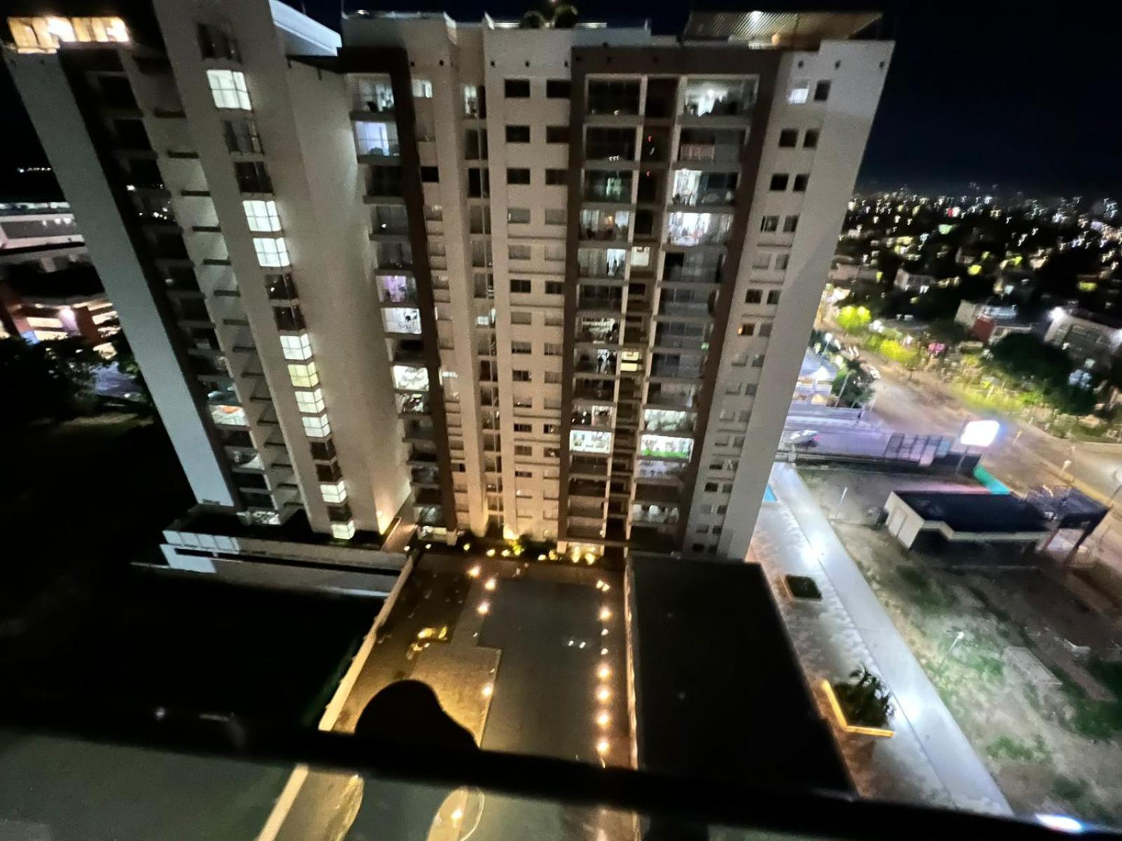 Apartamento Moderno Con Excelente Vista, Piscina, excepto los lunes por mantenimiento y Parqueadero privado, ubicado en Neiva