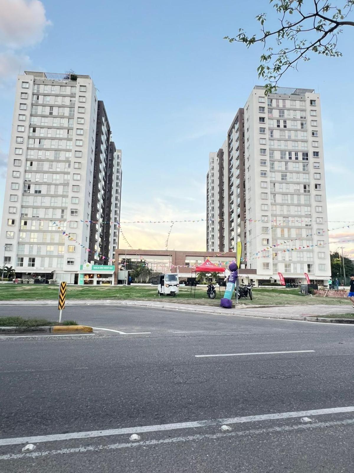Apartamento Moderno Con Excelente Vista, Piscina, excepto los lunes por mantenimiento y Parqueadero privado, ubicado en Neiva