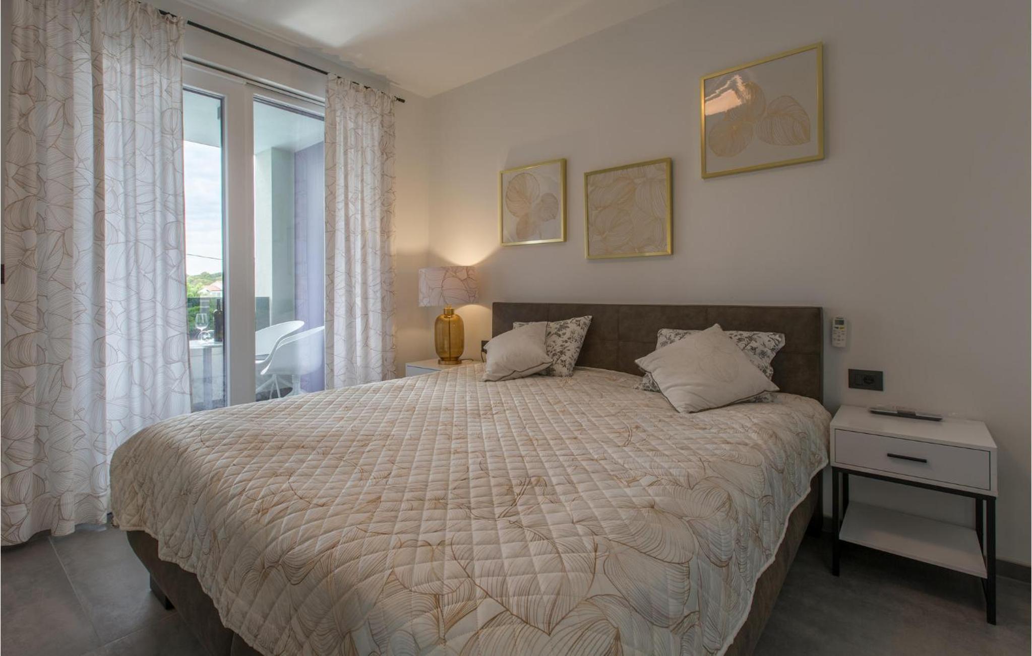 Beach Front Home In Valbandon view 5