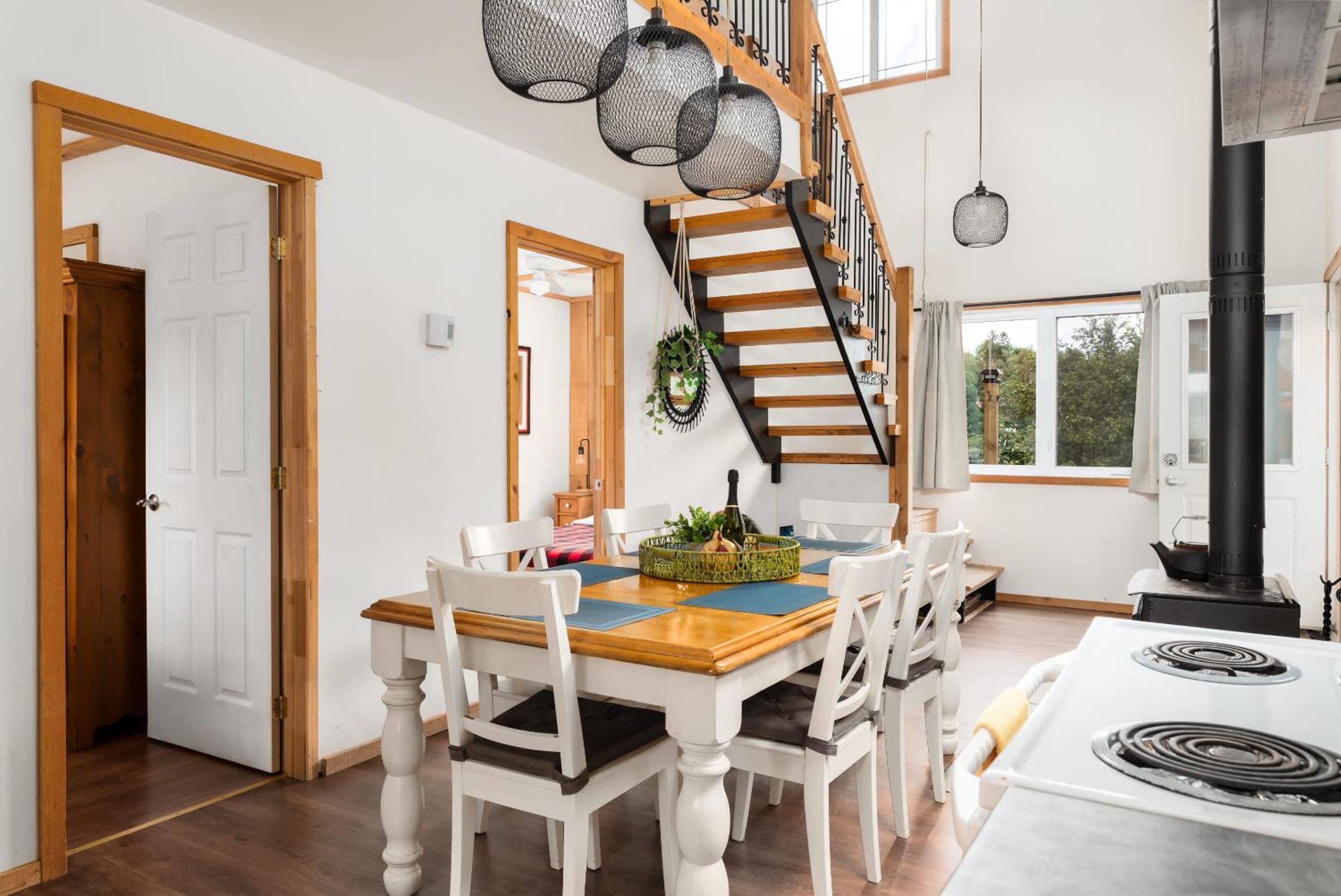 Le Lac Apaisant - Rustic Haven by the Water
