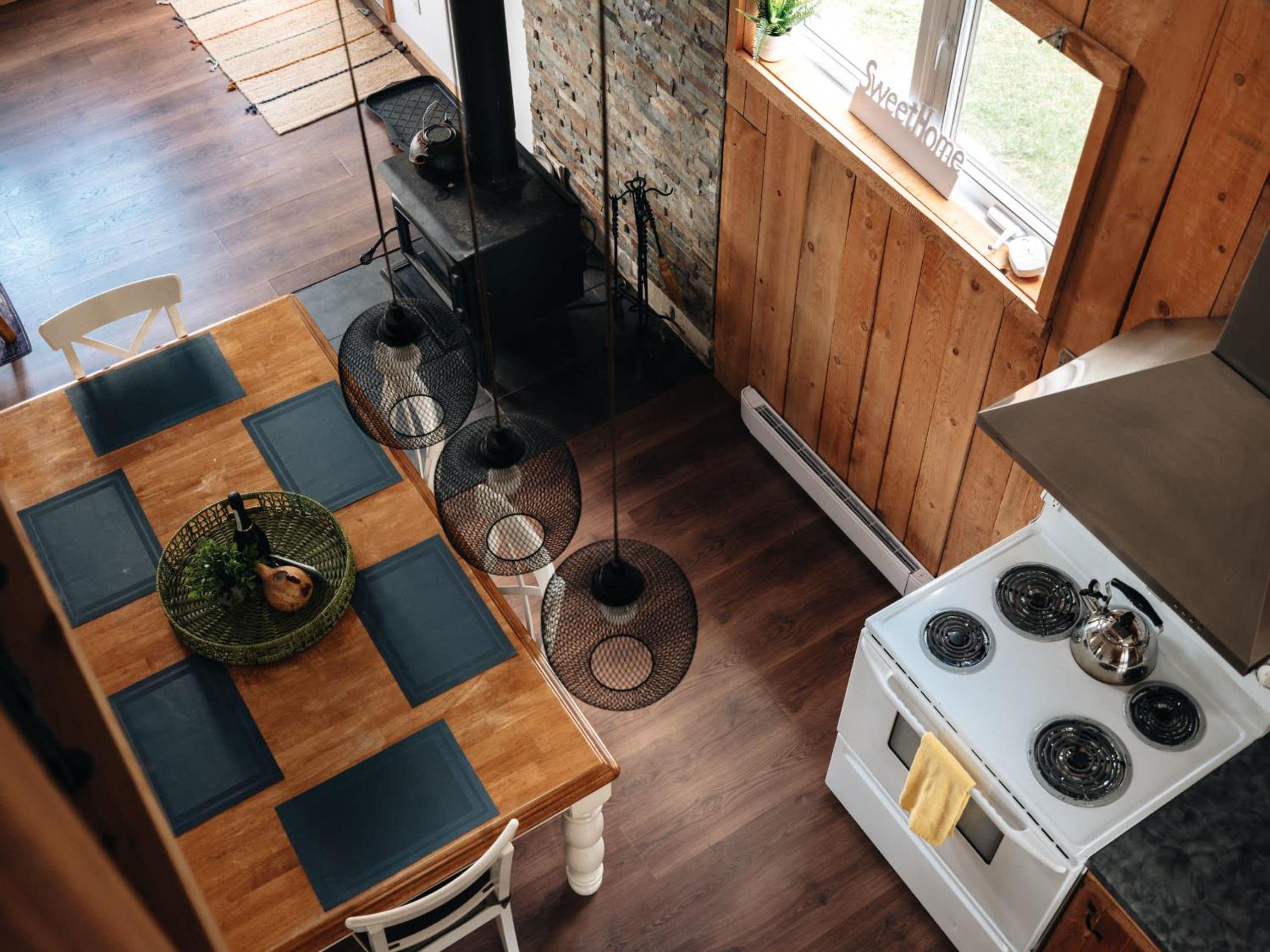 Le Lac Apaisant - Rustic Haven by the Water