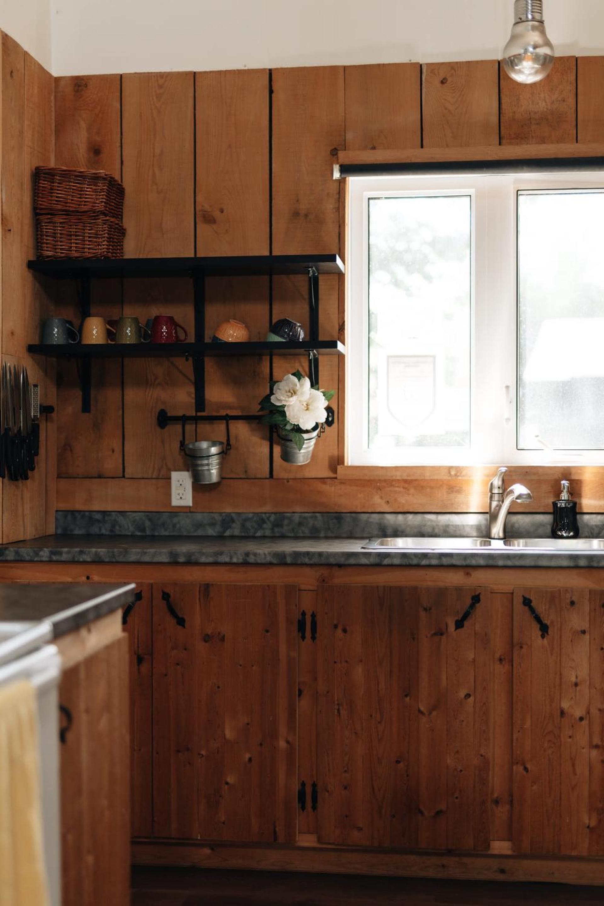 Le Lac Apaisant - Rustic Haven by the Water