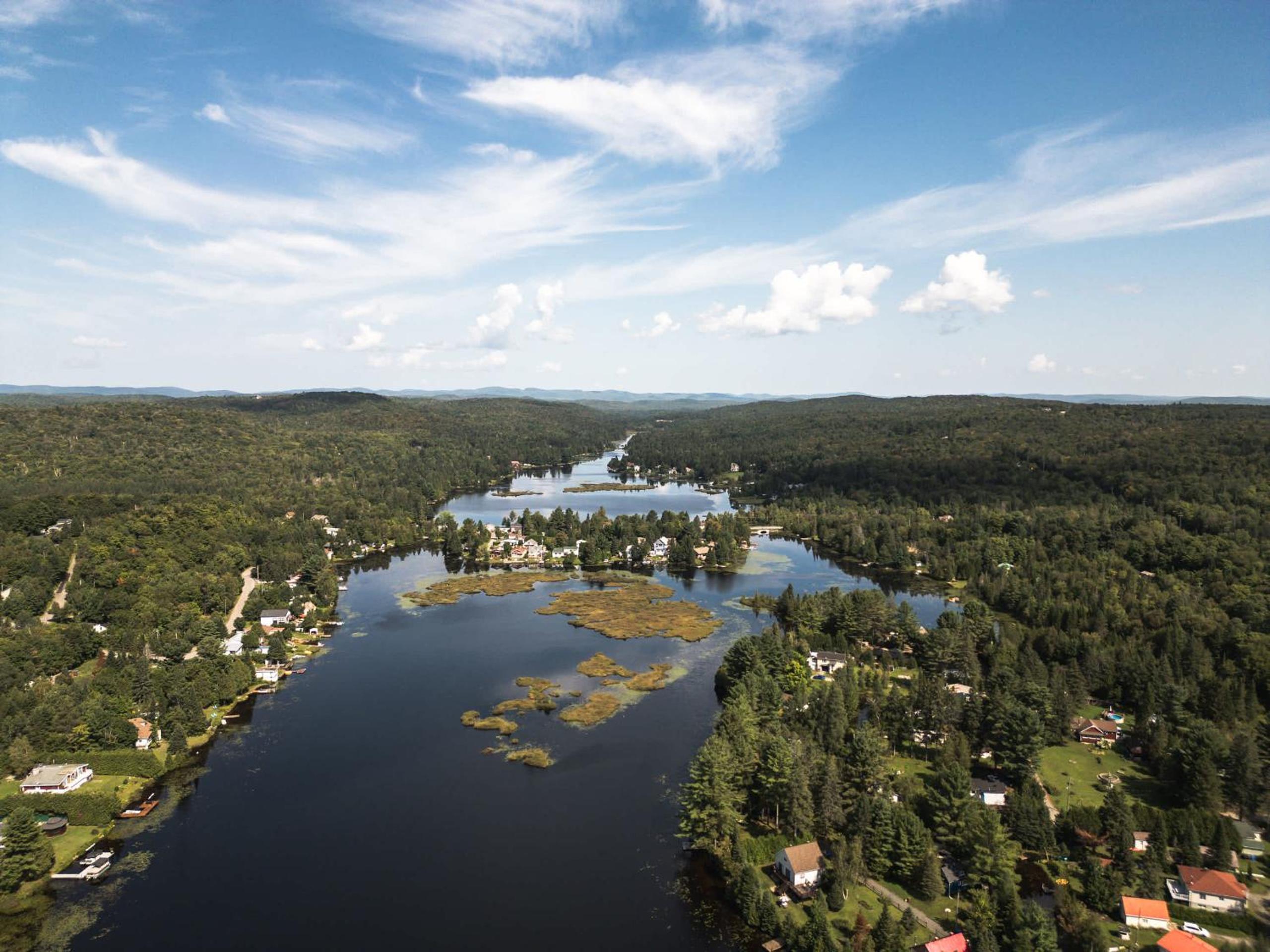 Le Lac Apaisant - Rustic Haven by the Water