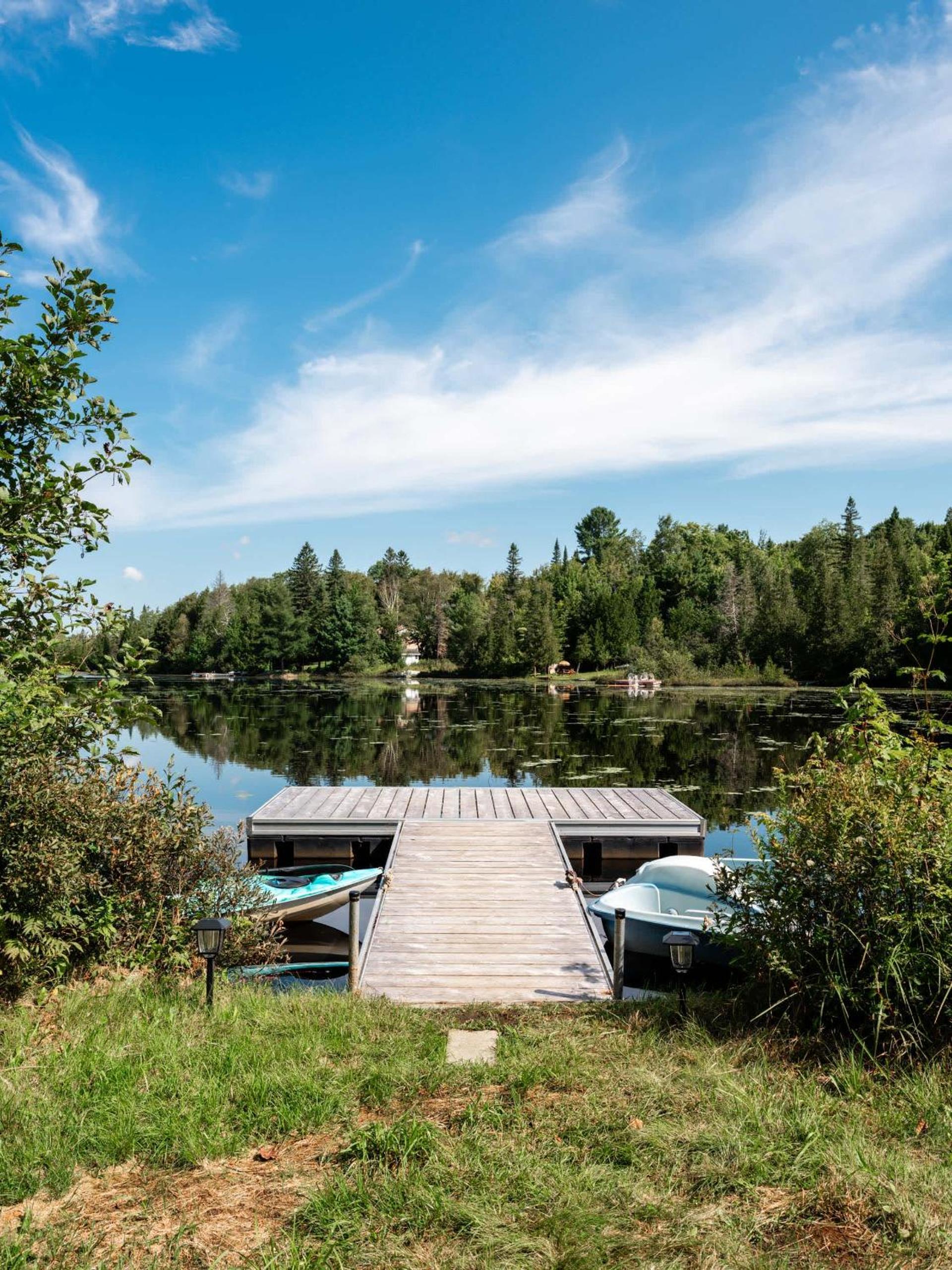 Le Lac Apaisant - Rustic Haven by the Water