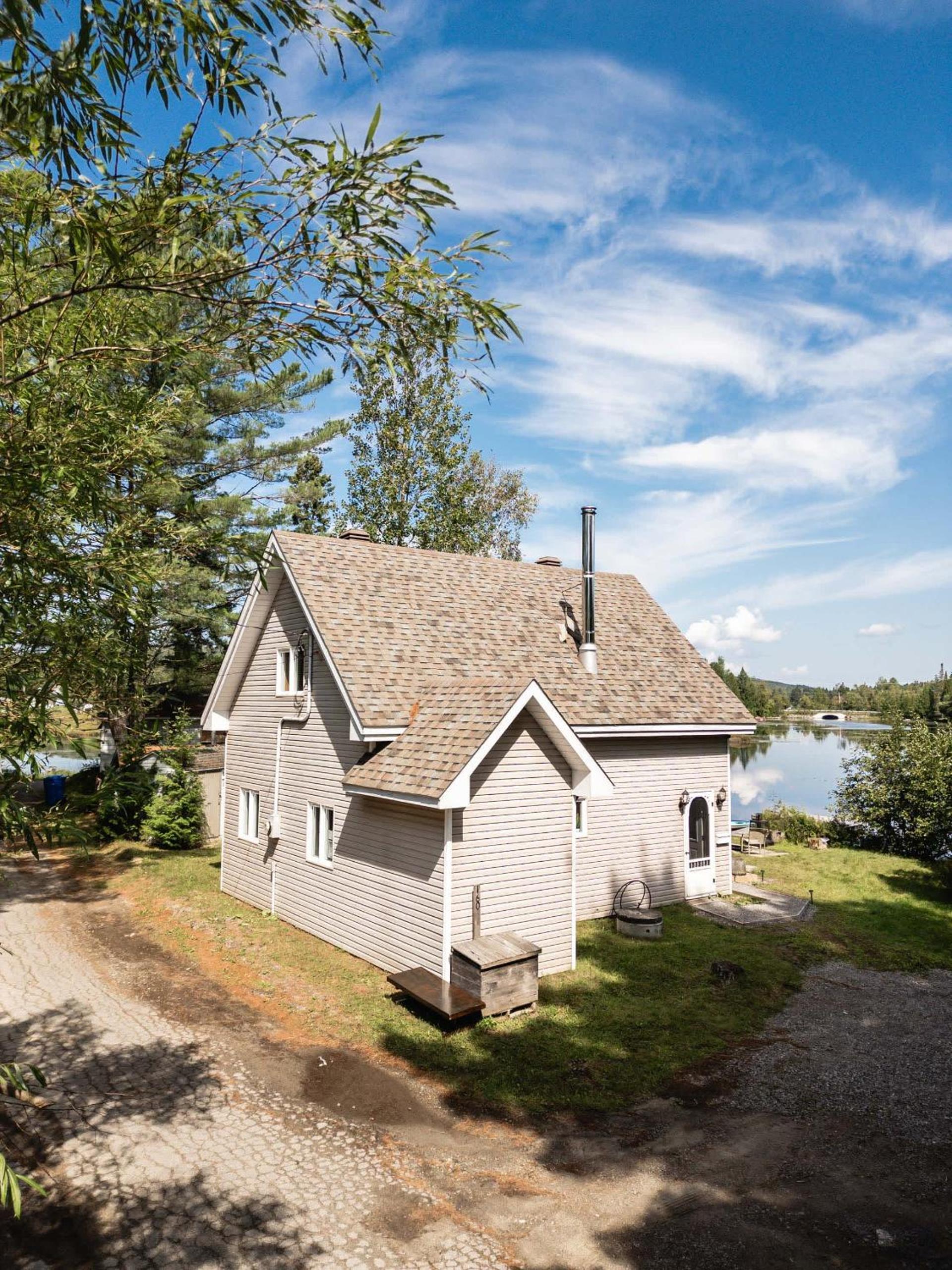 Le Lac Apaisant - Rustic Haven by the Water