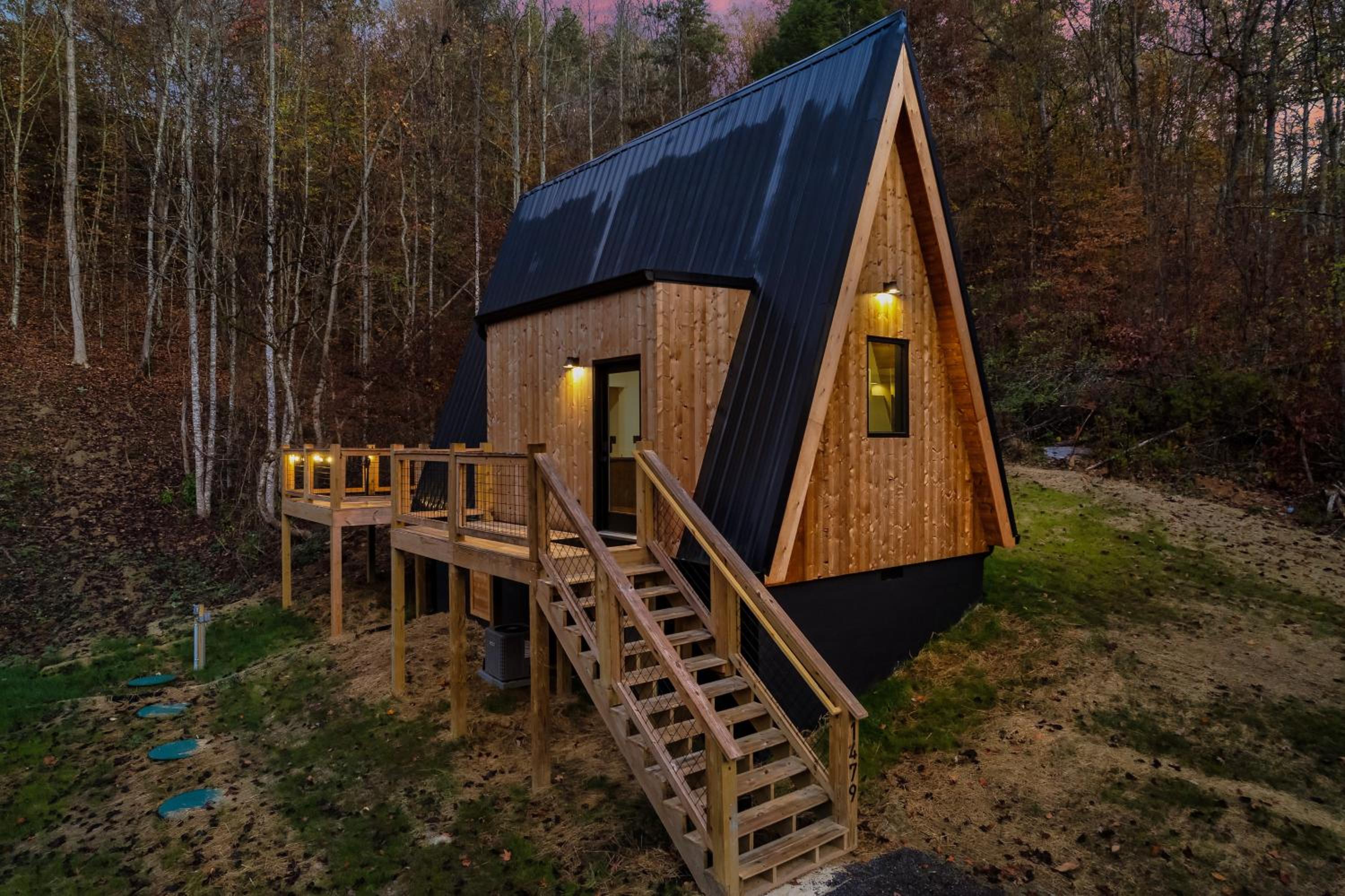 Hotel An Escape to the Forest, A Smoky Mountain A-Frame Cabin, Couple's Romantic Get-away! - Image 1