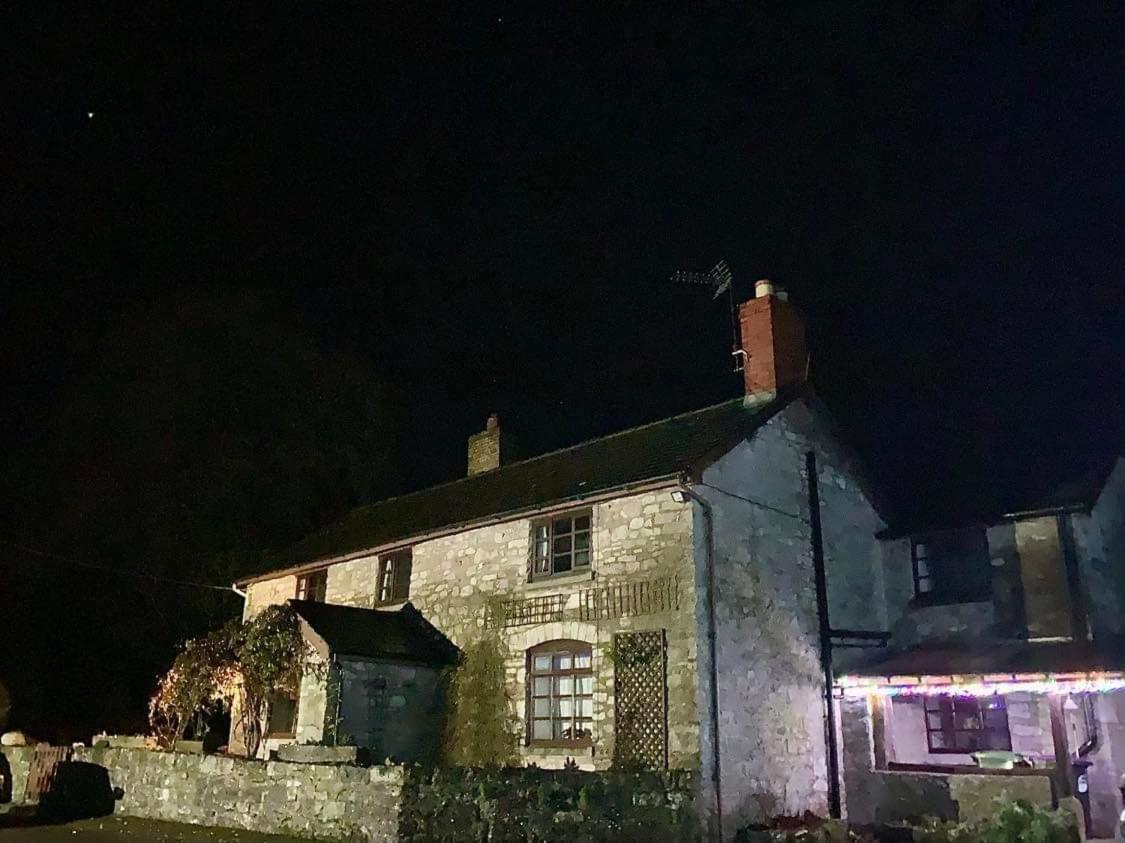 Cynynion Uchaf Farmhouse - 18th Century, Welsh Borders, Breathtaking Views