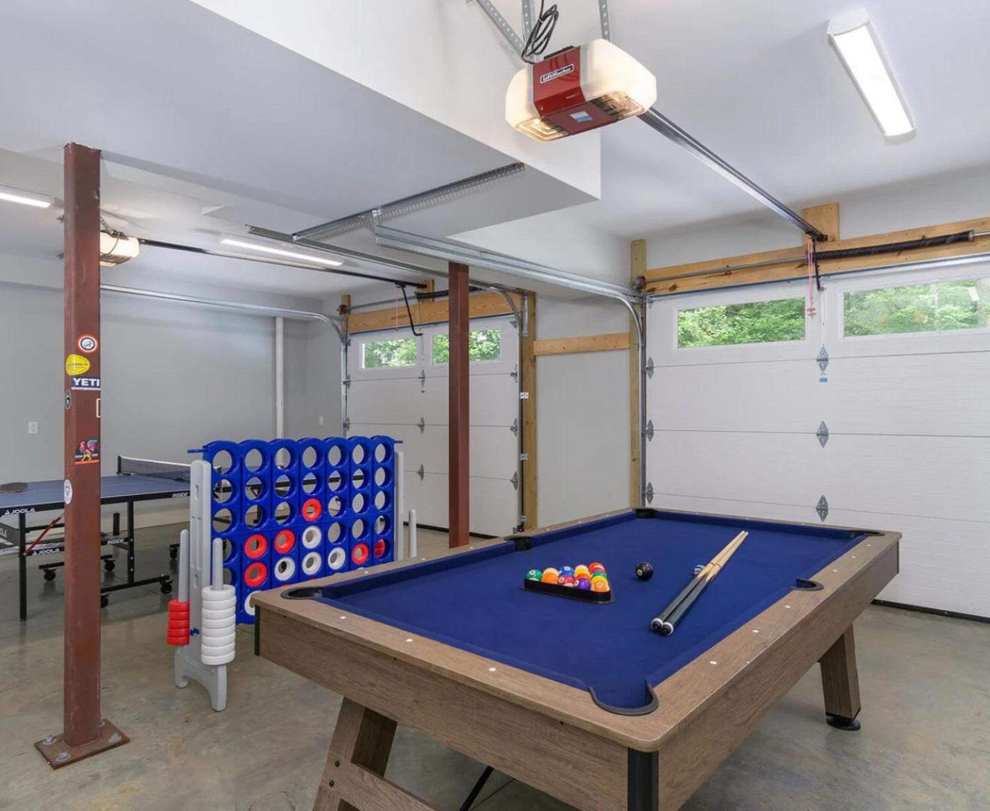 10 Min to Downtown Asheville. Luxury Finishes. Private Hot Tub & Arcade view 4