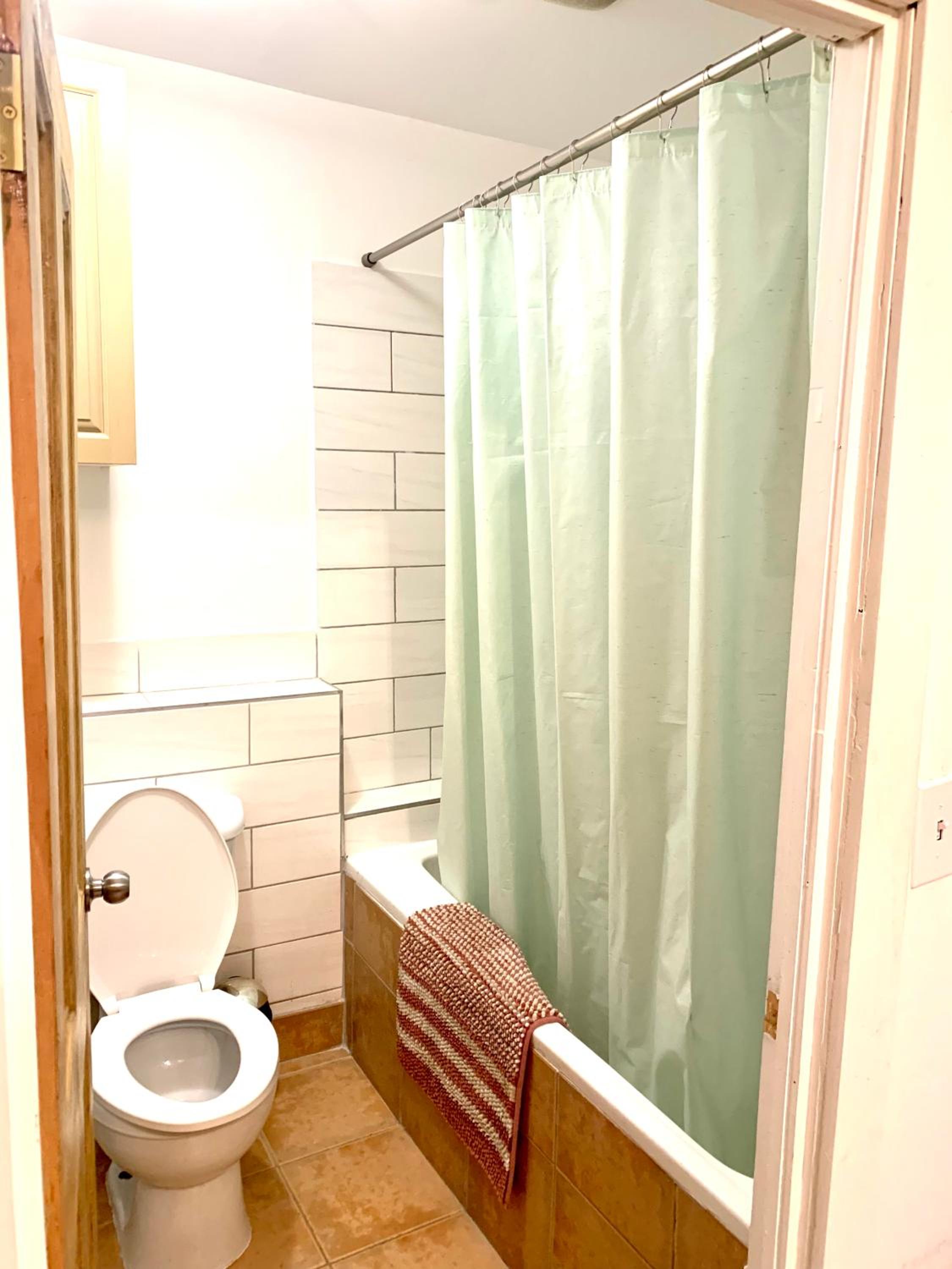 Select Room in 2-Bedroom Apartment, Quebec City