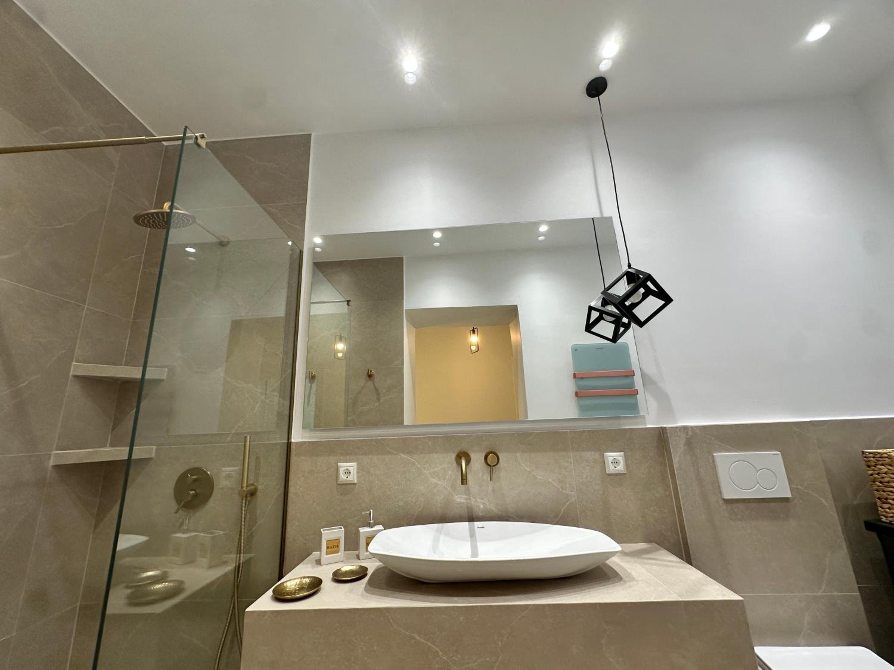Koukaki Cielo Villa10 -Pvt Yard 3BR 8ppl -10min Metro Acropolis