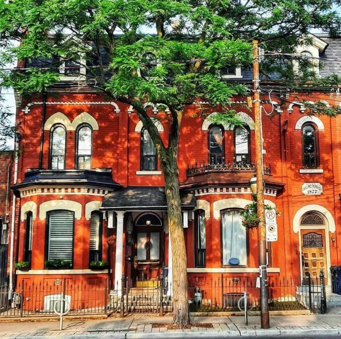 Private 3 bedroom Apartment in Downtown Toronto