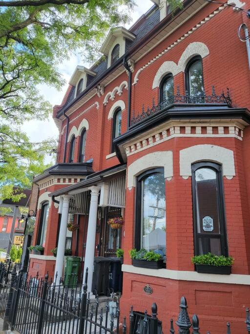 Private 3 bedroom Apartment in Downtown Toronto