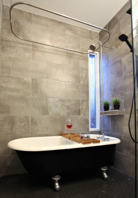 Private 3 bedroom Apartment in Downtown Toronto
