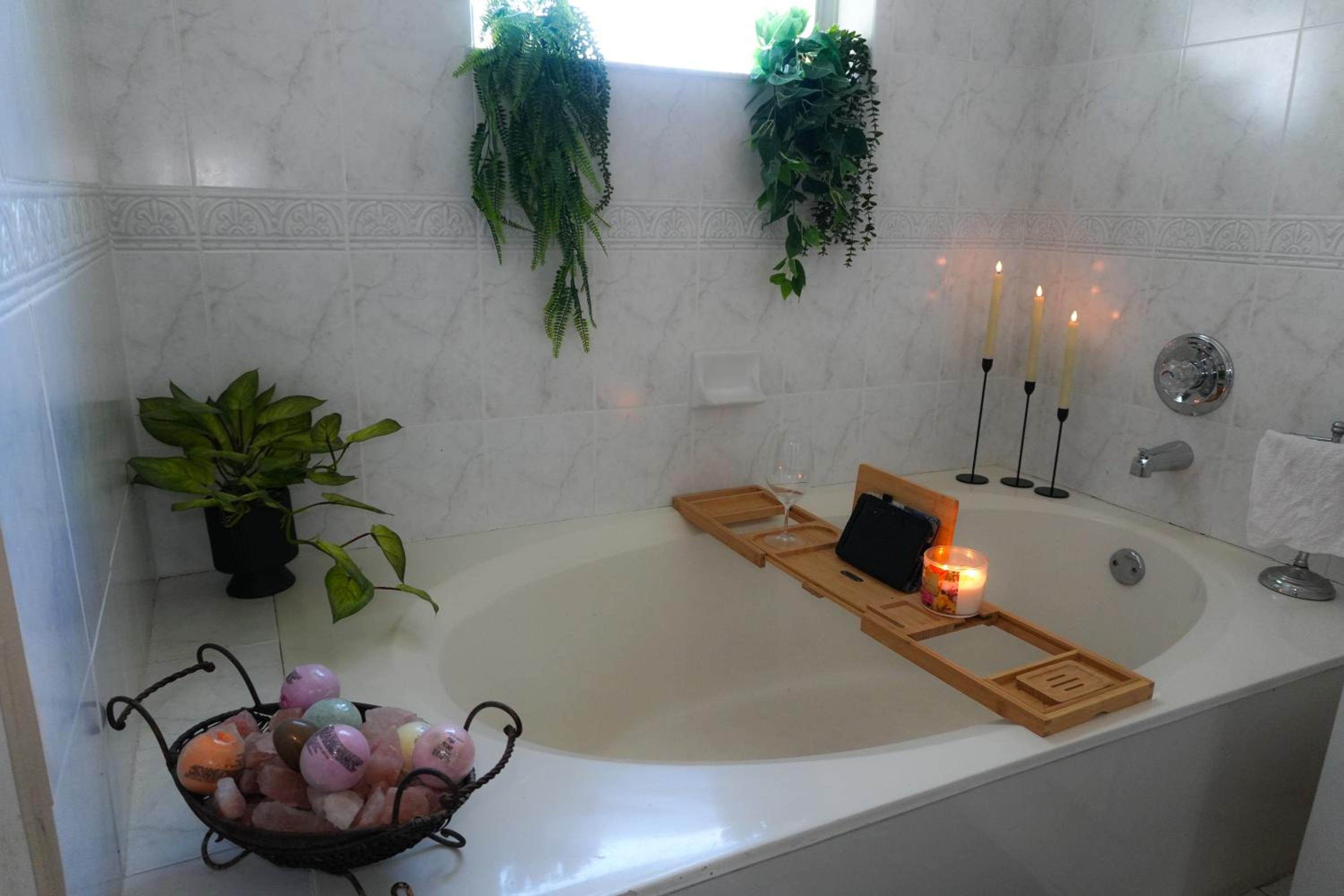 The Miamiville - Hidden Gem with Free Parking