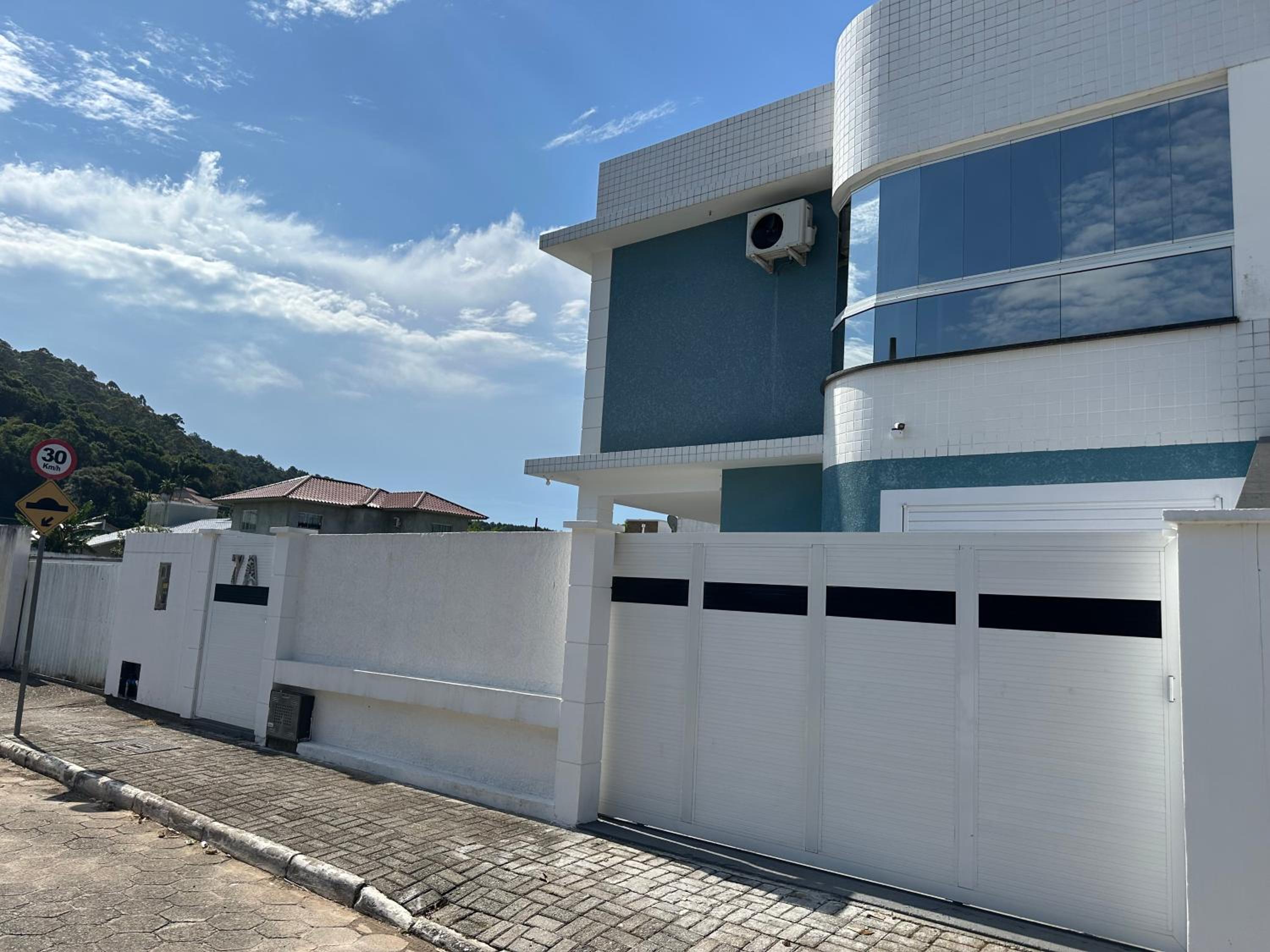 Casa Alto Padrão com piscina - Canasvieiras