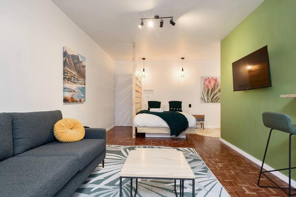 Stylish St Martini Gardens City Studio view 4