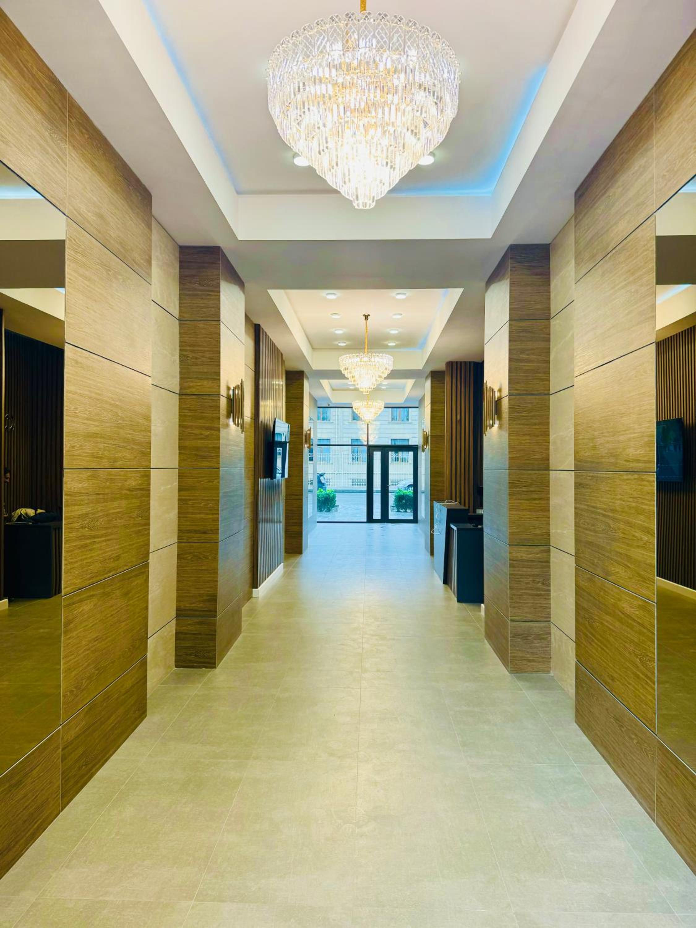 Elegant Apartment with Sea View in Downtown