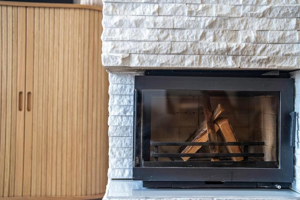 Host2U Penthouse Sauna, Jacuzzi, Fireplace